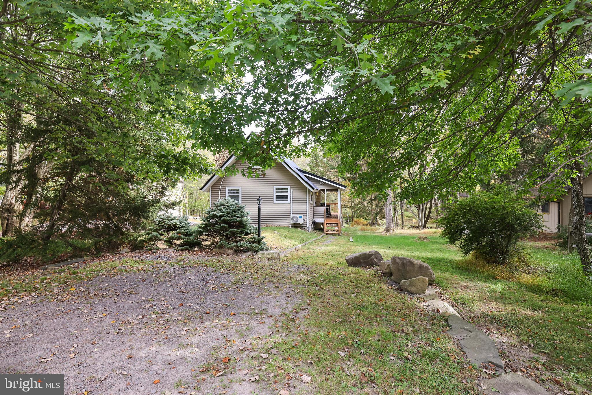 ARROWHEAD  LAKES - Residential