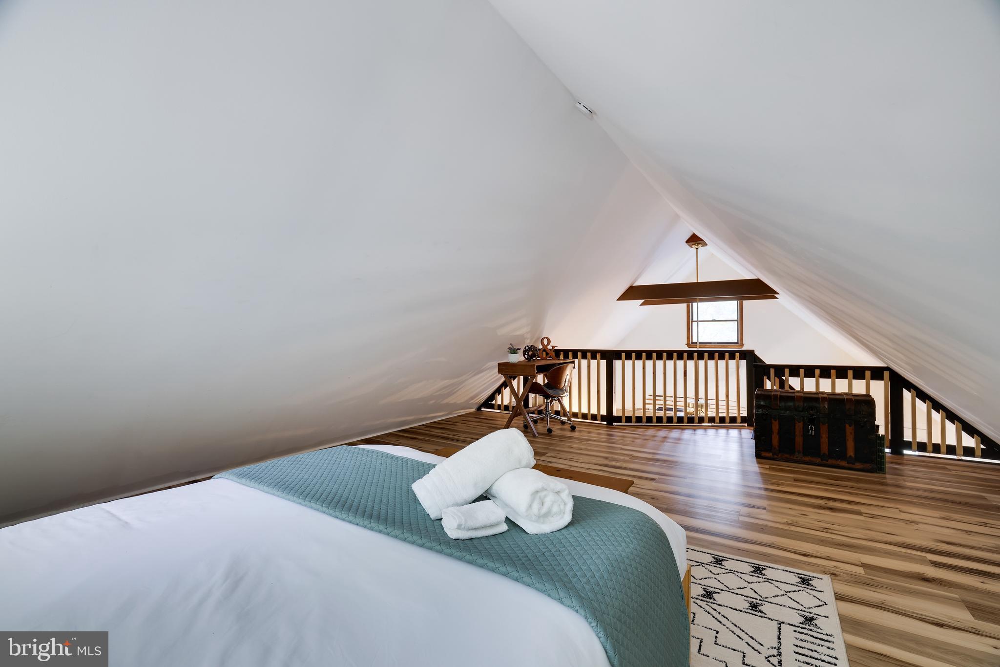 ARROWHEAD  LAKES - Residential