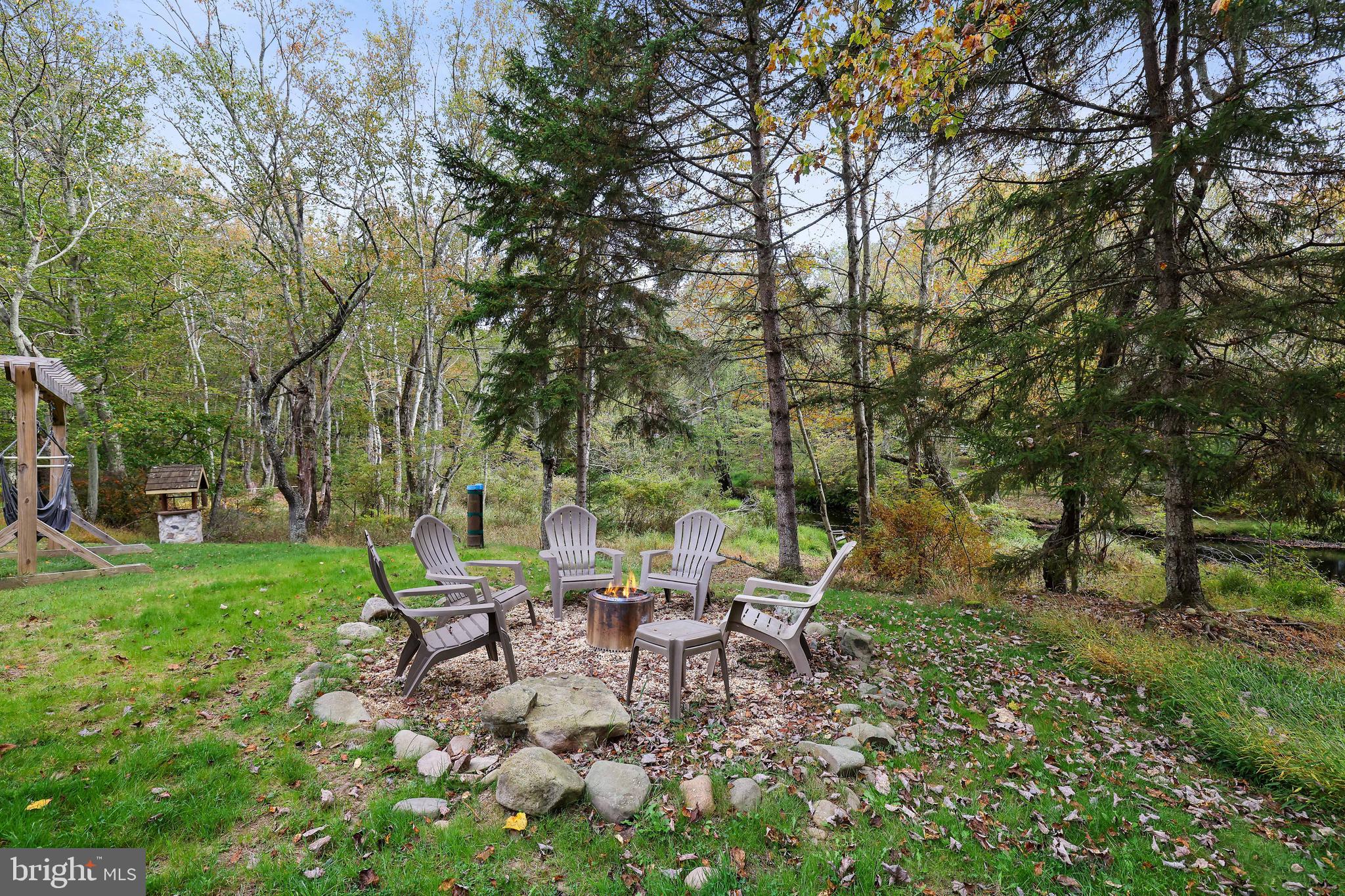 ARROWHEAD  LAKES - Residential