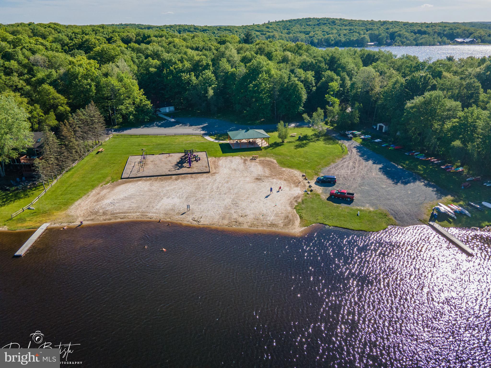 ARROWHEAD  LAKES - Residential