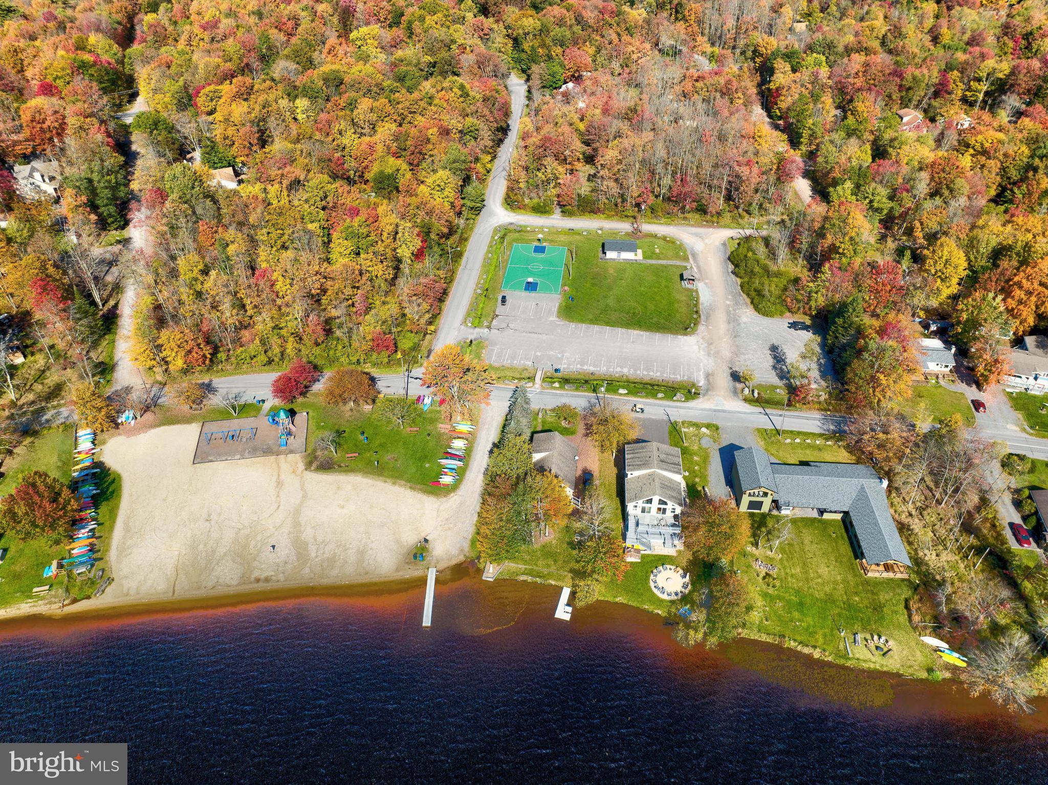 ARROWHEAD  LAKES - Residential