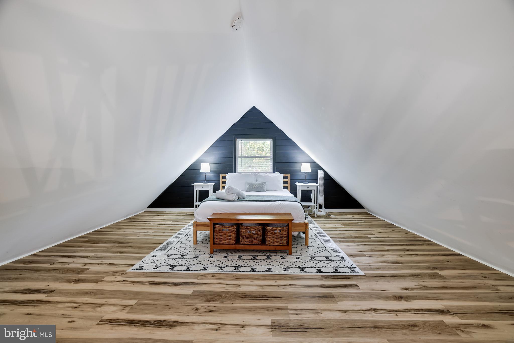 ARROWHEAD  LAKES - Residential