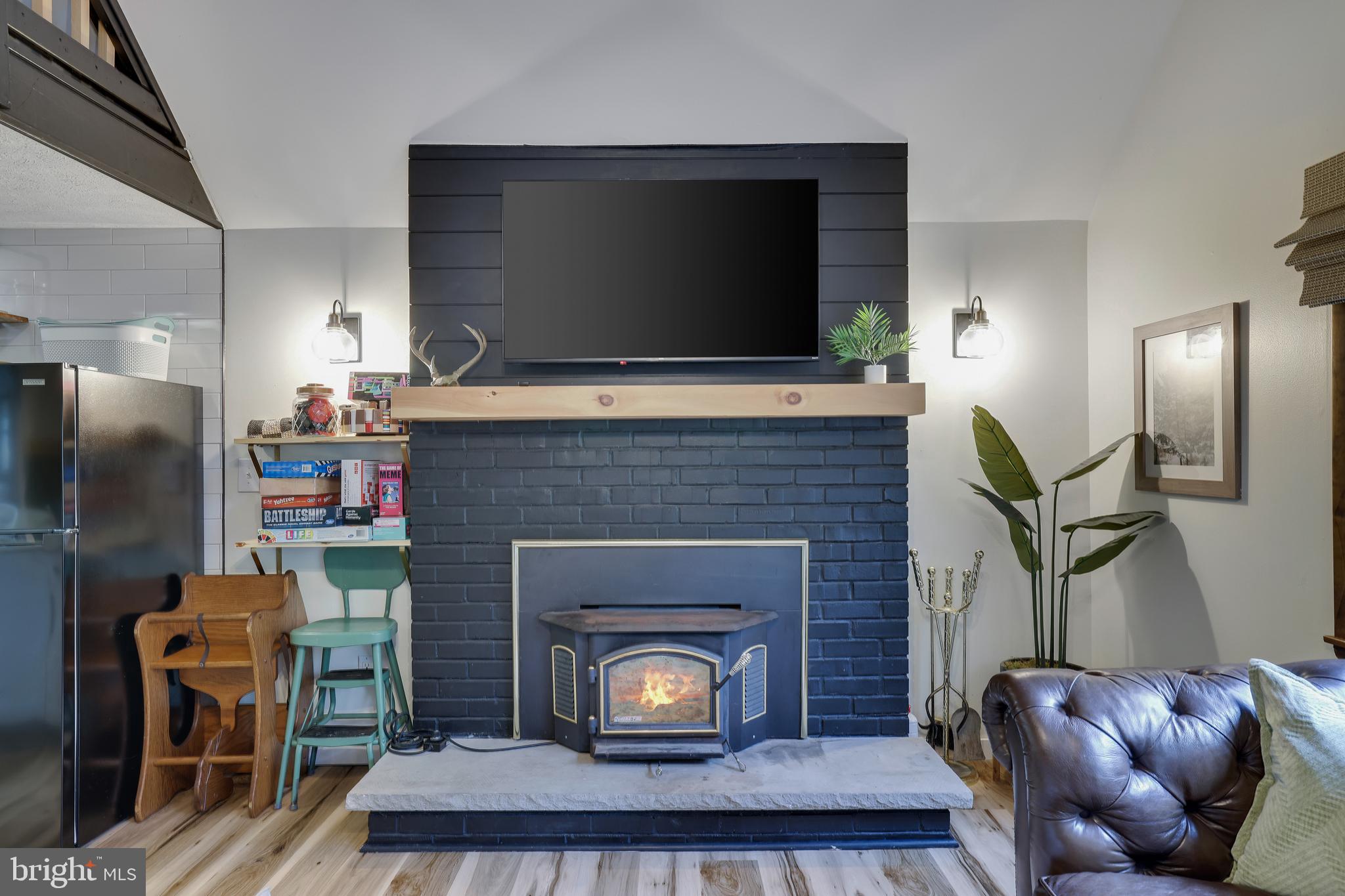 ARROWHEAD  LAKES - Residential