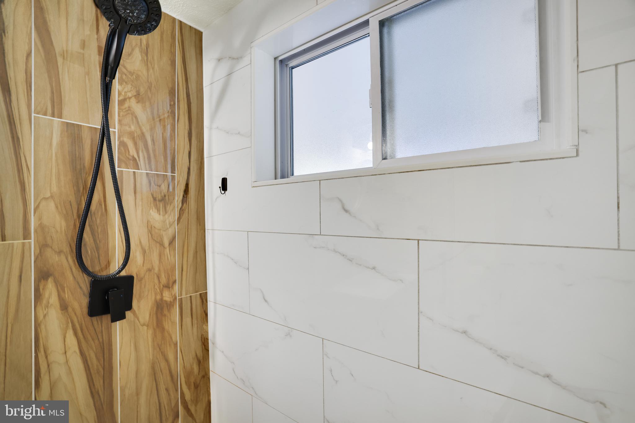 ARROWHEAD  LAKES - Residential