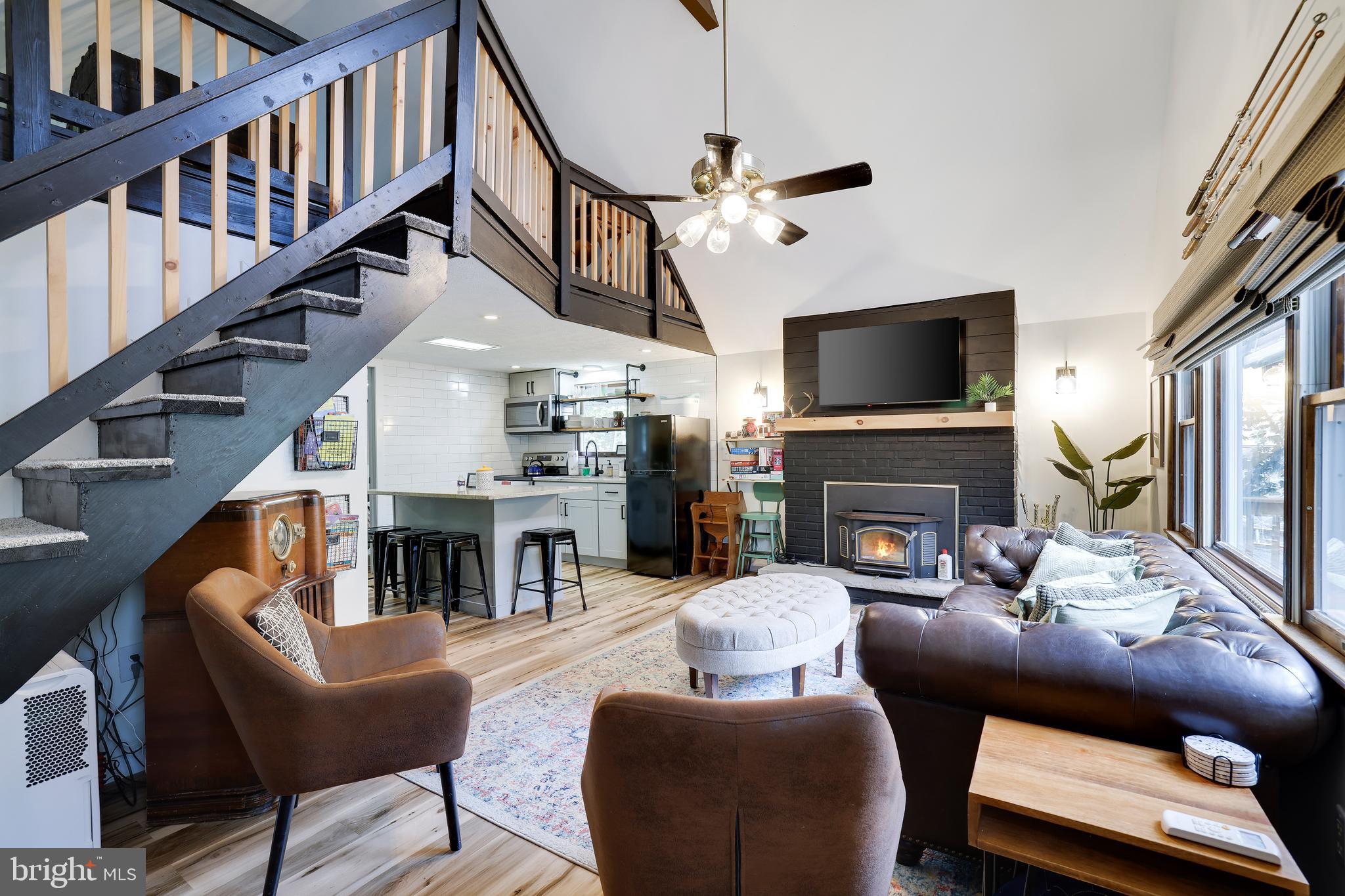 ARROWHEAD  LAKES - Residential