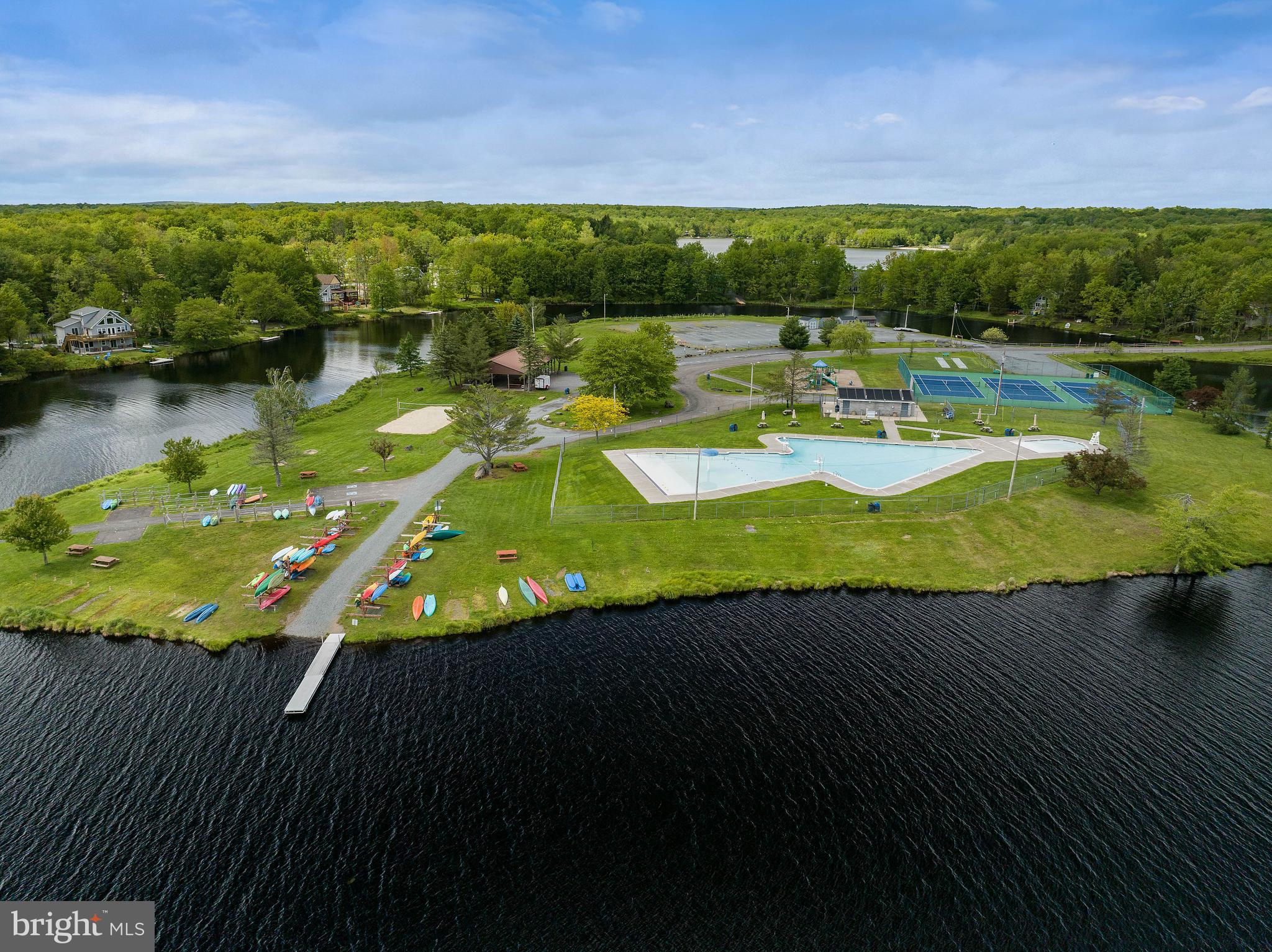 ARROWHEAD  LAKES - Residential