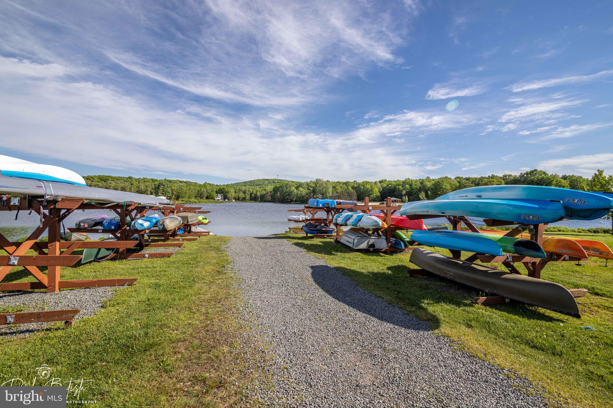 ARROWHEAD  LAKES - Residential