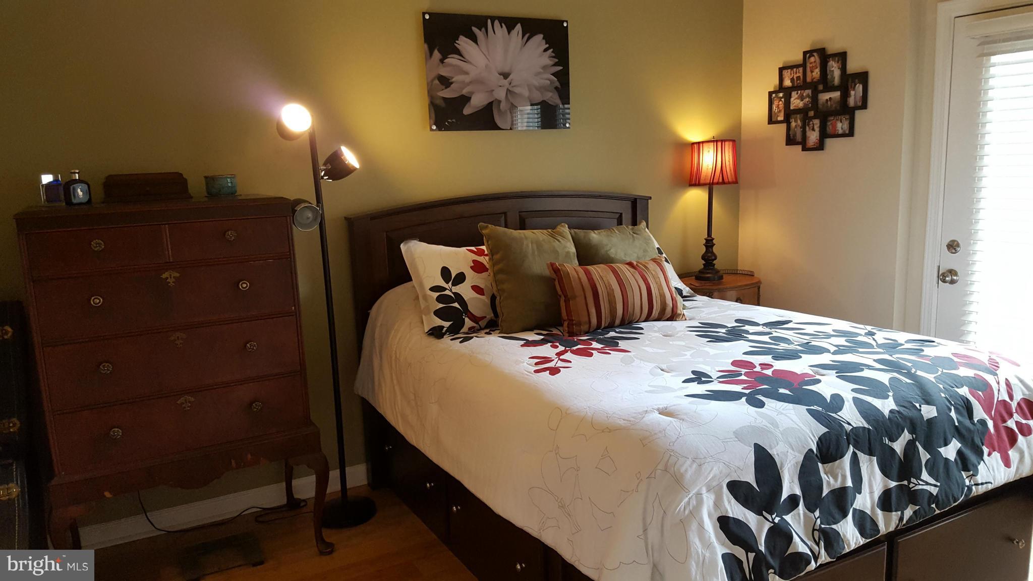 SAVOY AT RESTON TOWN CENTER - Residential