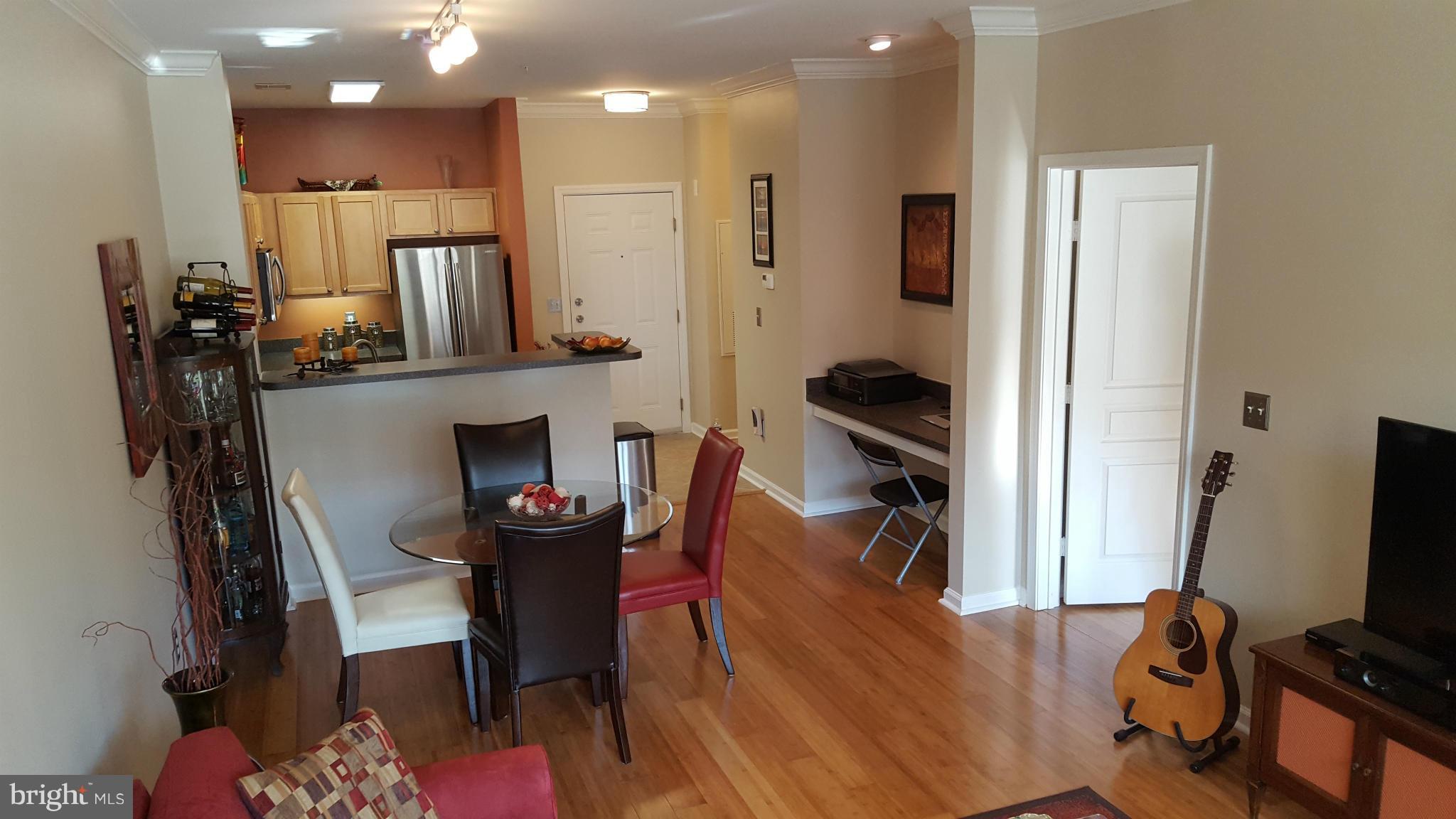 SAVOY AT RESTON TOWN CENTER - Residential