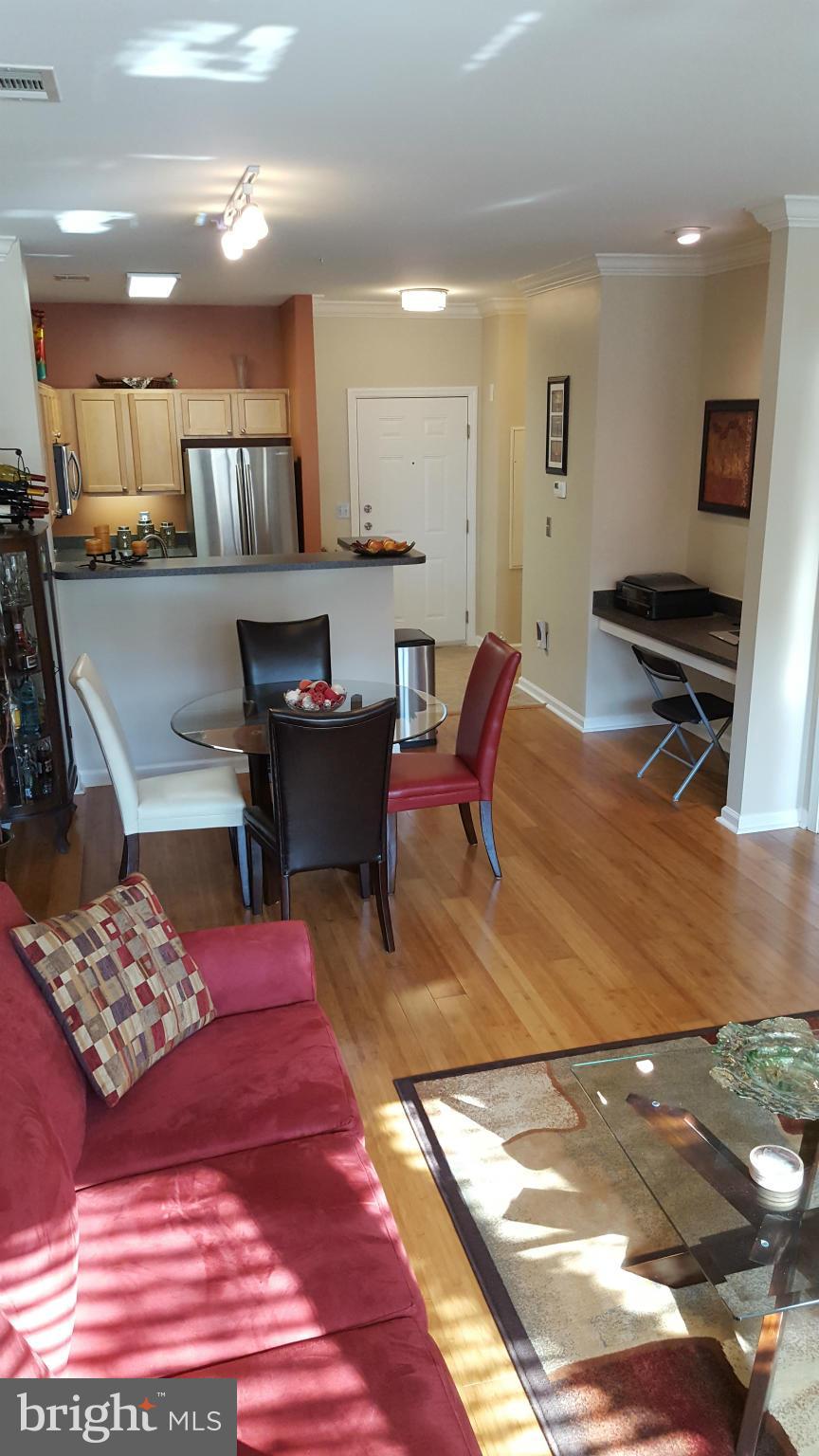 SAVOY AT RESTON TOWN CENTER - Residential