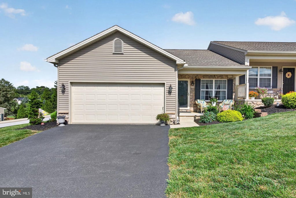 Photo of 107 Shetland Drive #106, RED LION, PA 17356 (MLS # PAYK2114492)