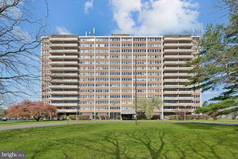 Photo of 410 Barclay Towers, CHERRY HILL, NJ 08034 (MLS # NJCD2104338)
