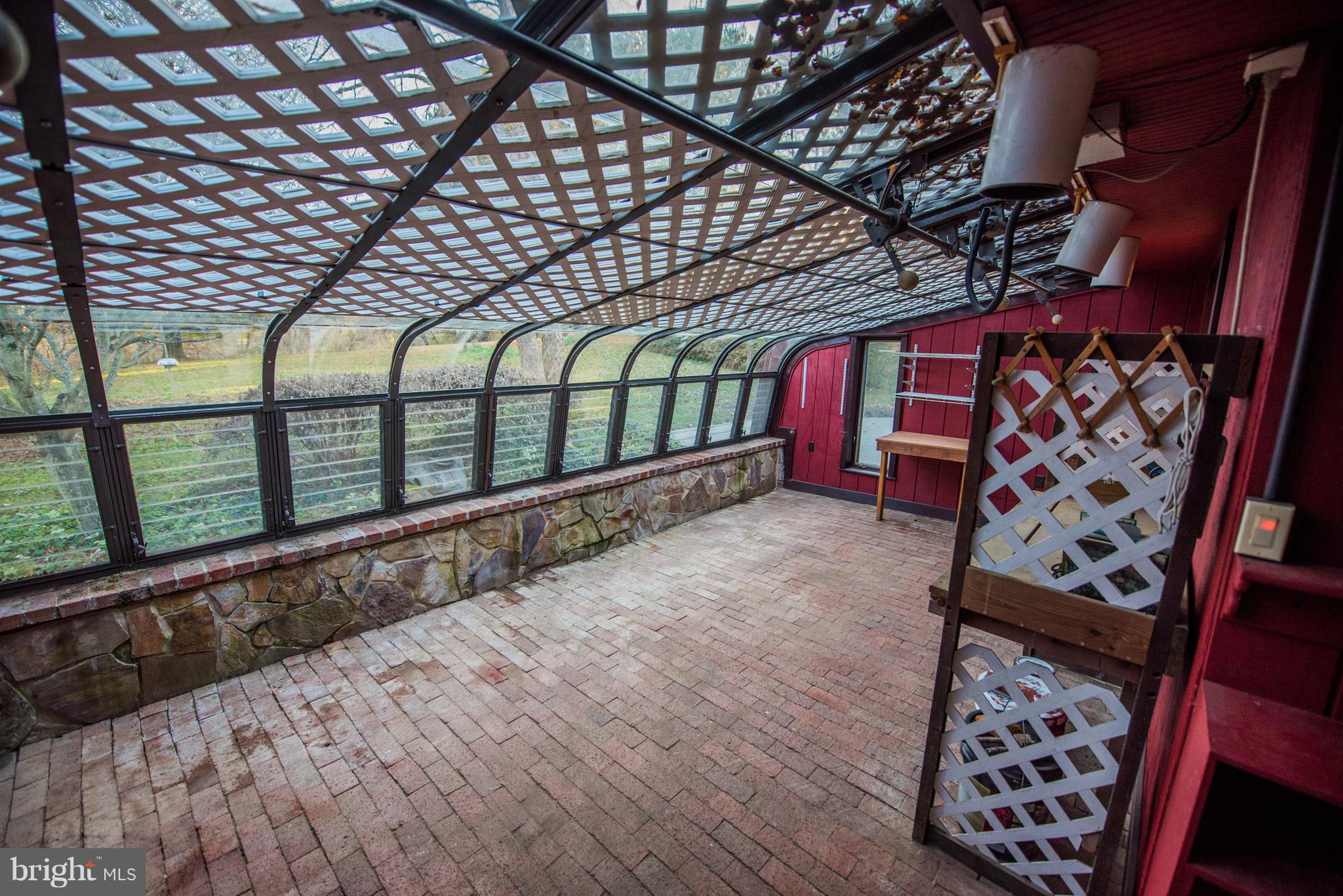 WILLOWDALE - Residential