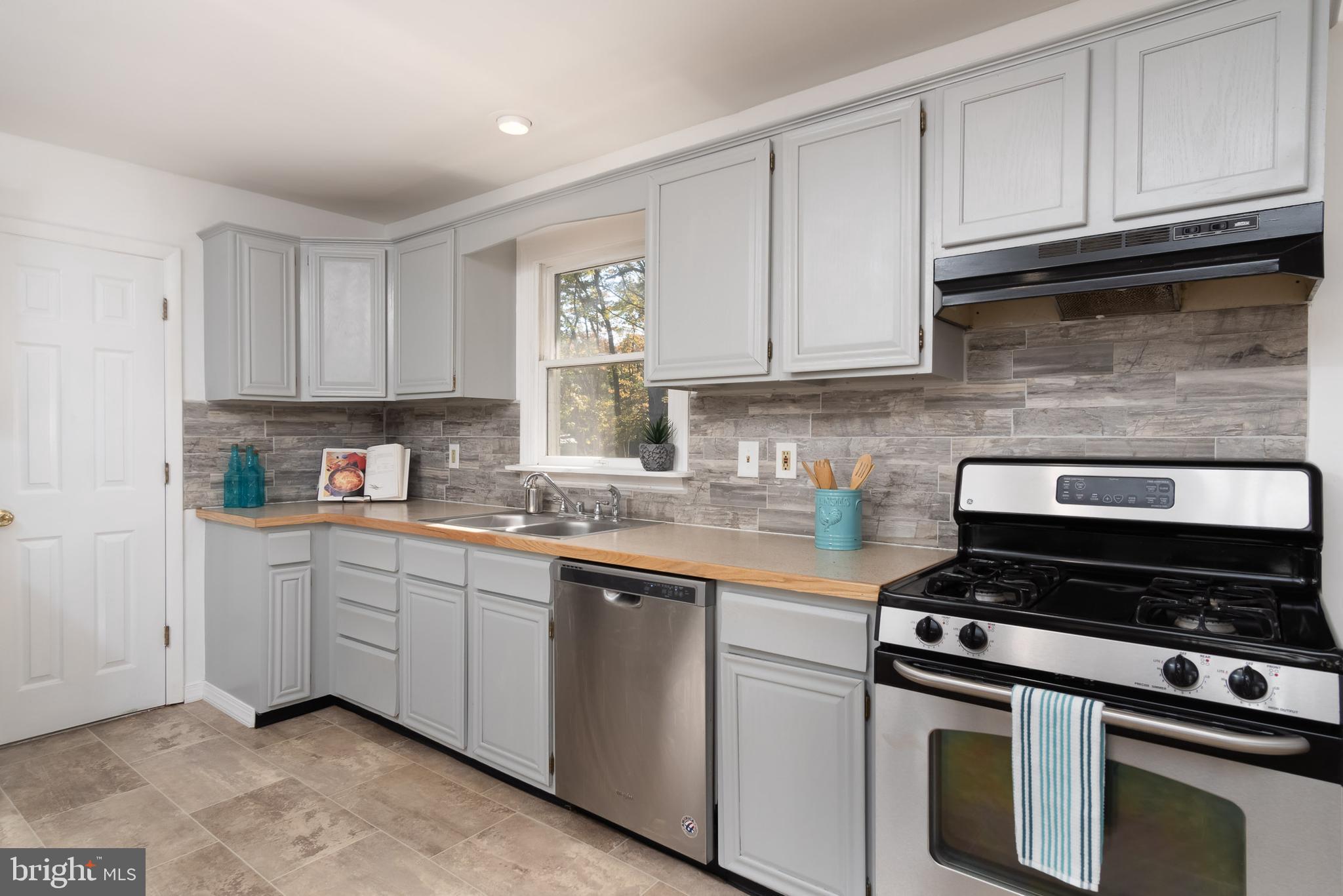 CHESTER RIVER BEACH - Residential