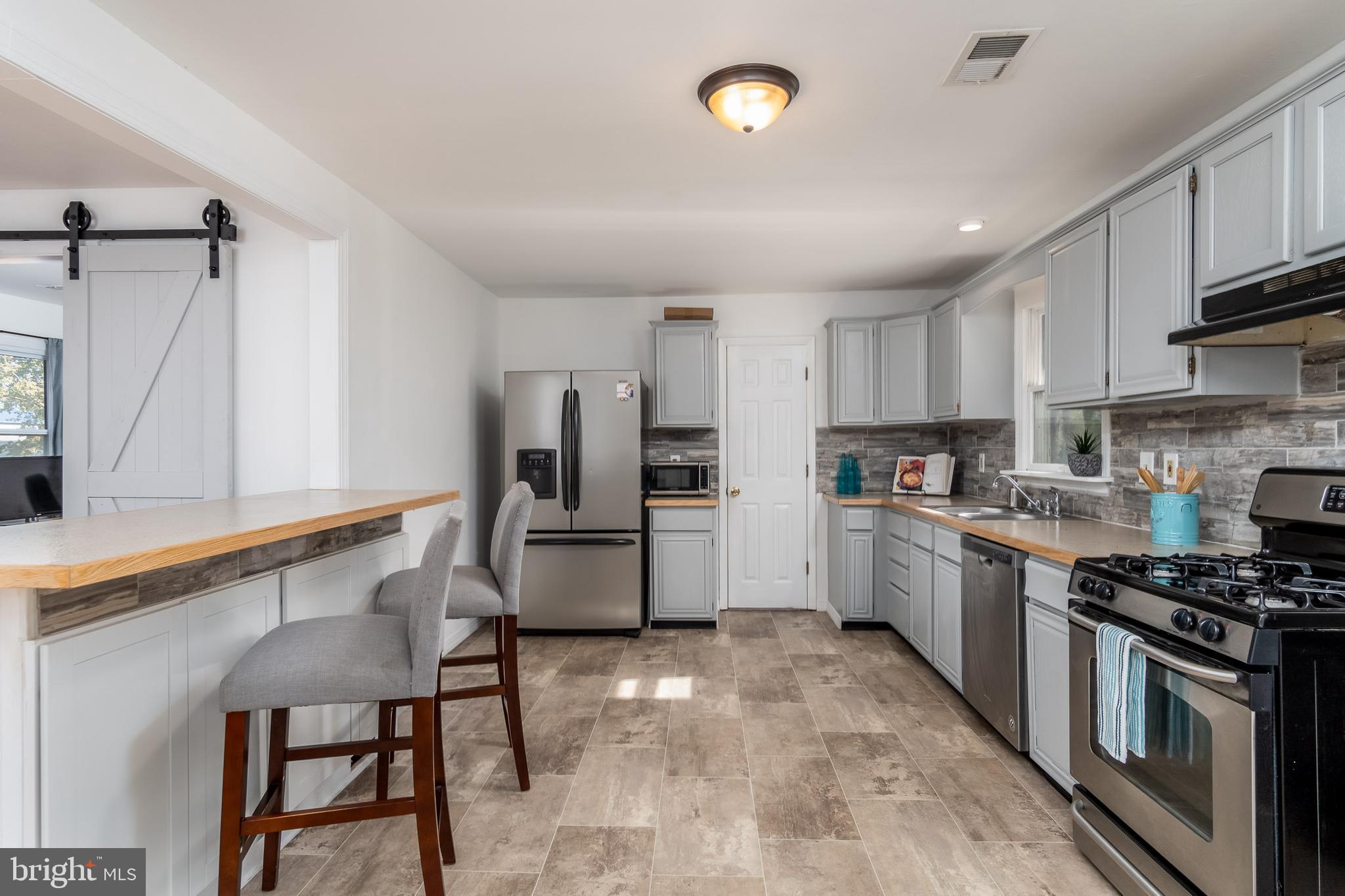 CHESTER RIVER BEACH - Residential