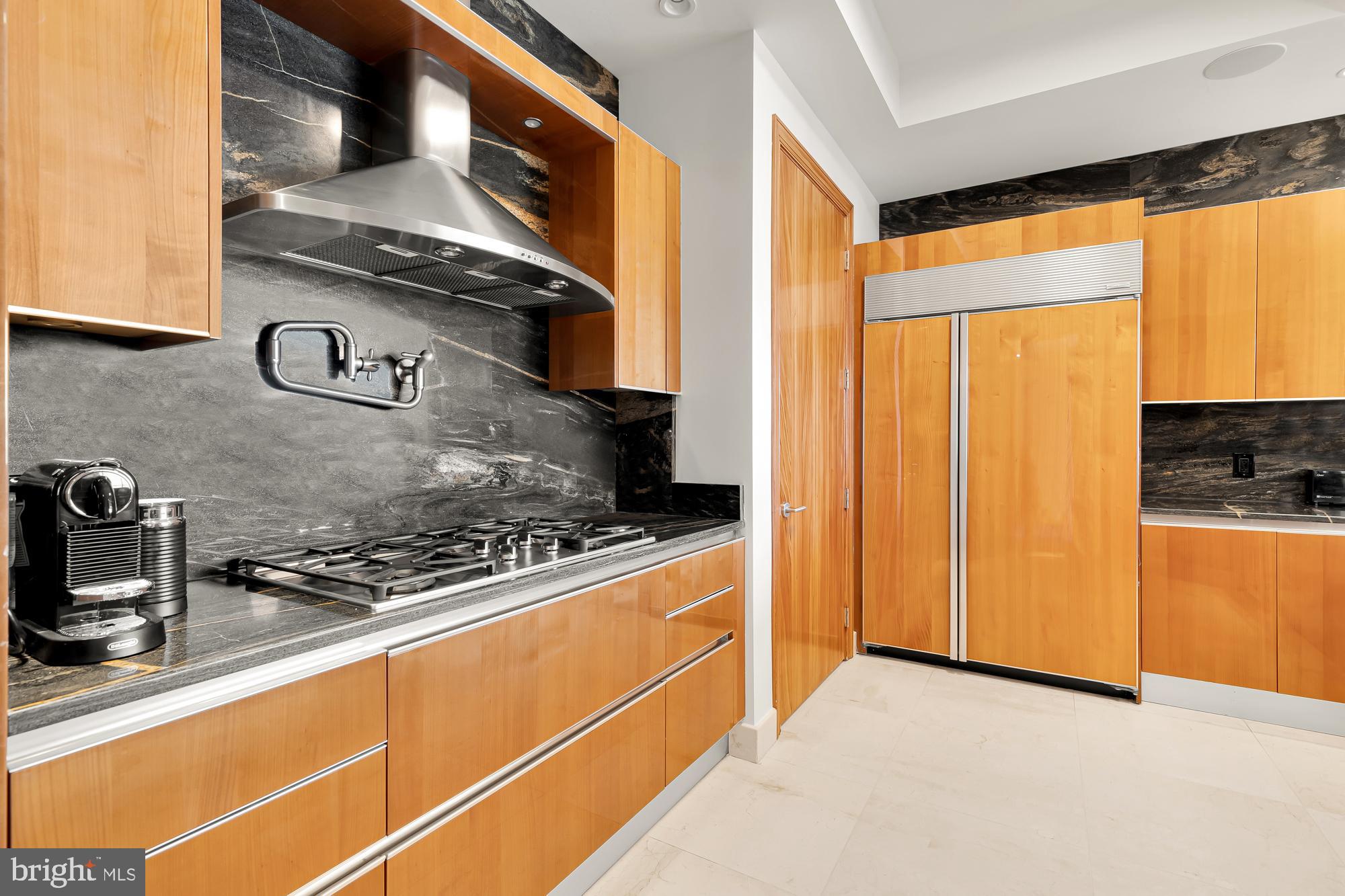 TURNBERRY TOWER - Residential