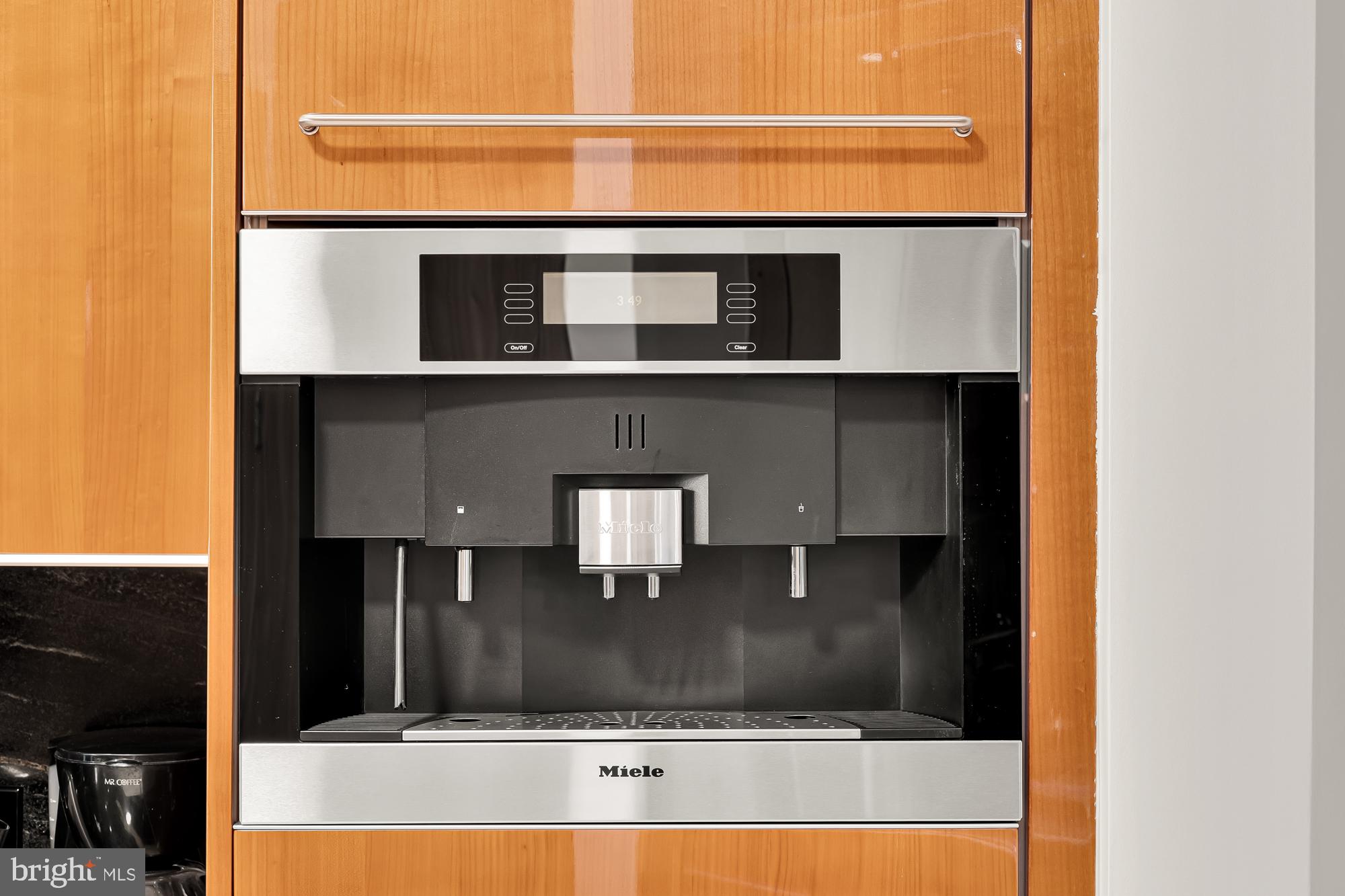 TURNBERRY TOWER - Residential