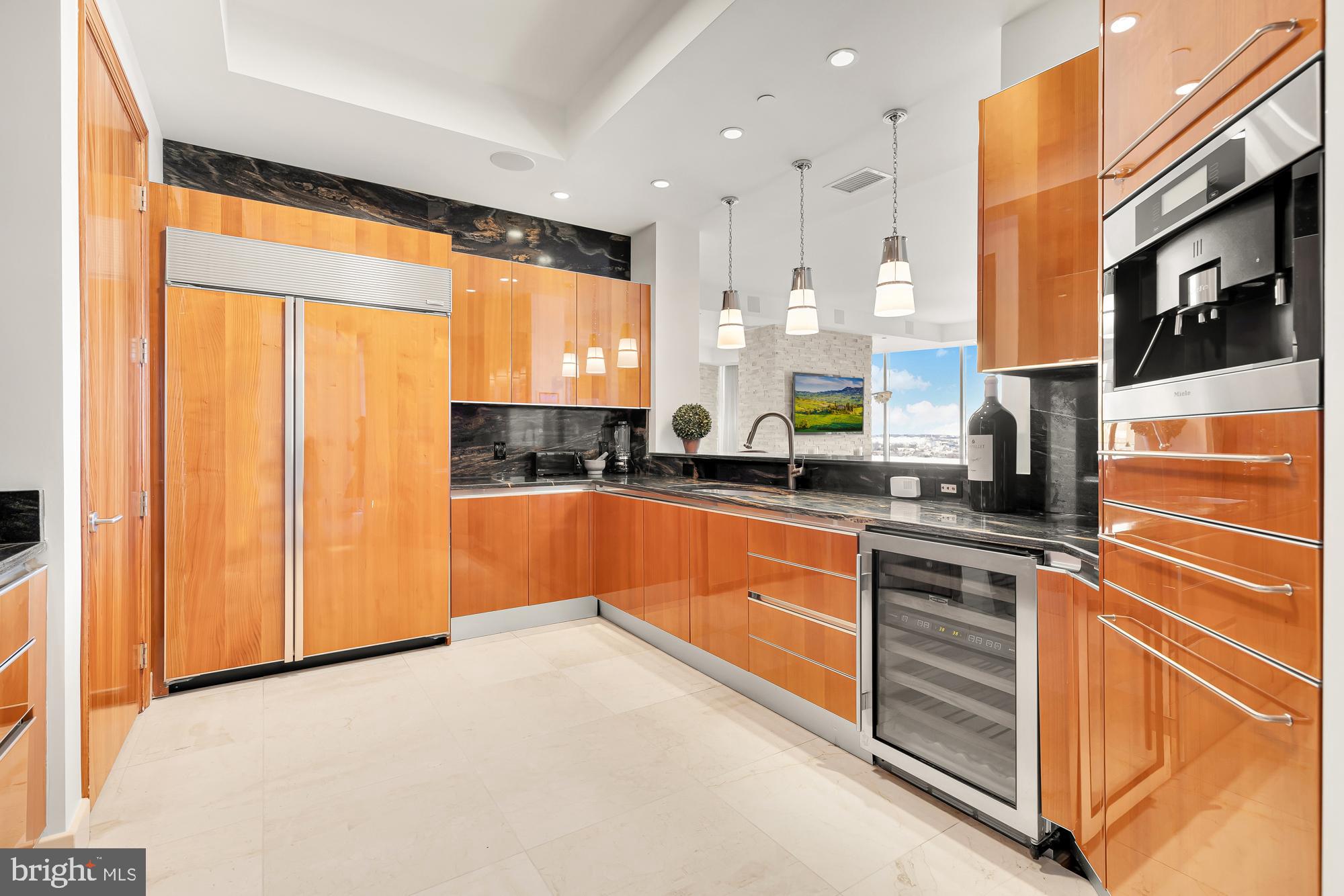 TURNBERRY TOWER - Residential