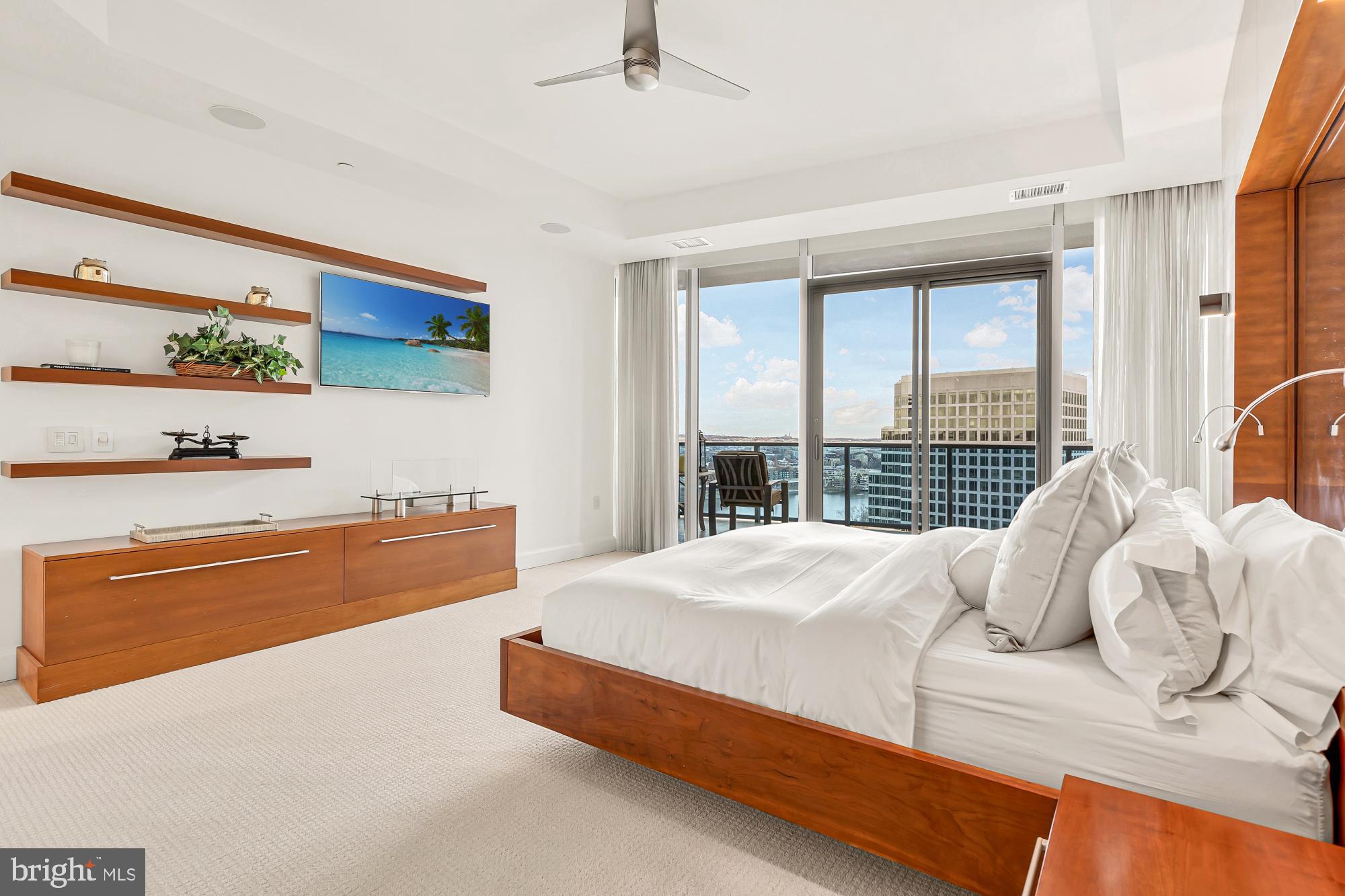 TURNBERRY TOWER - Residential