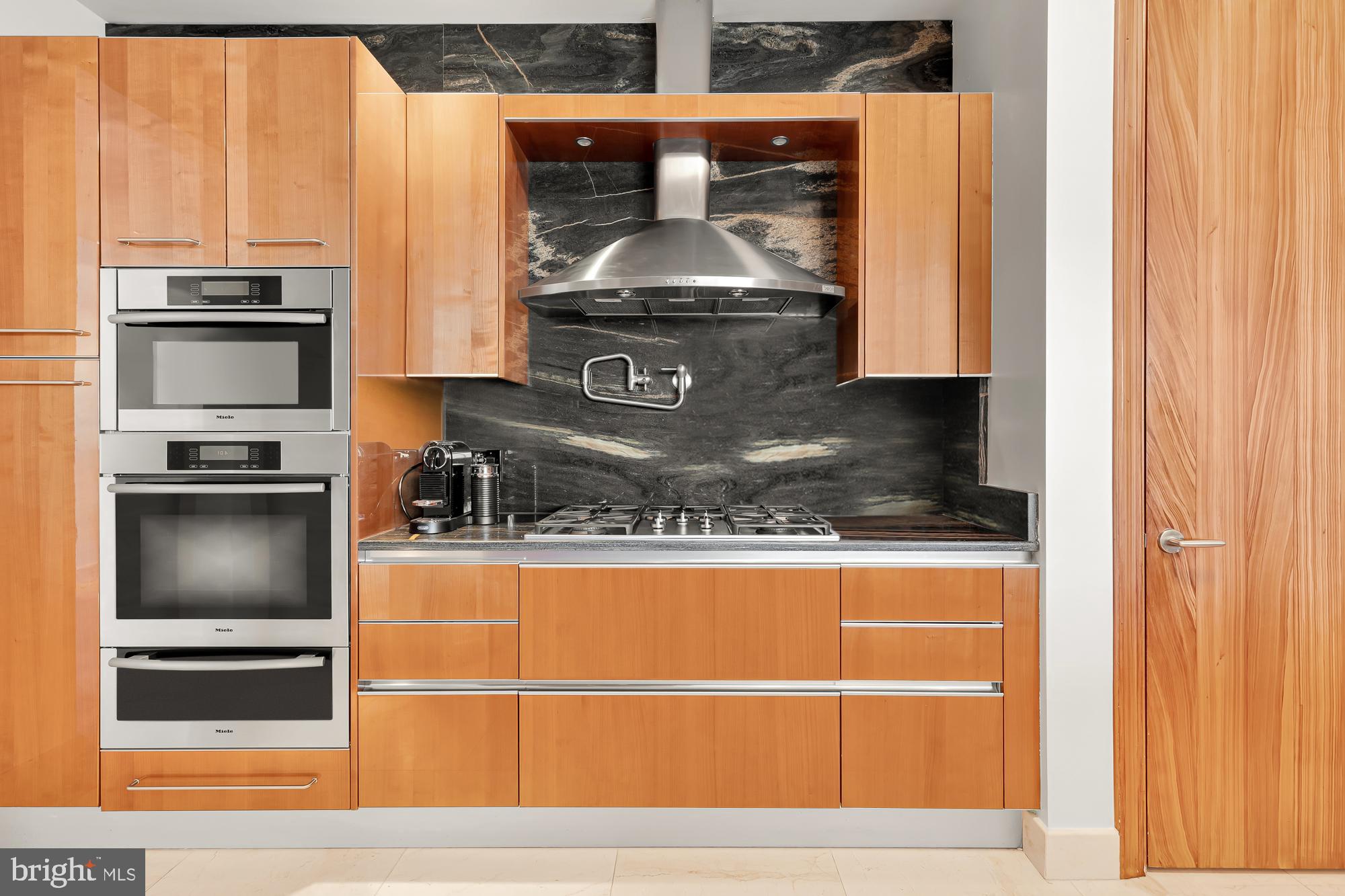 TURNBERRY TOWER - Residential