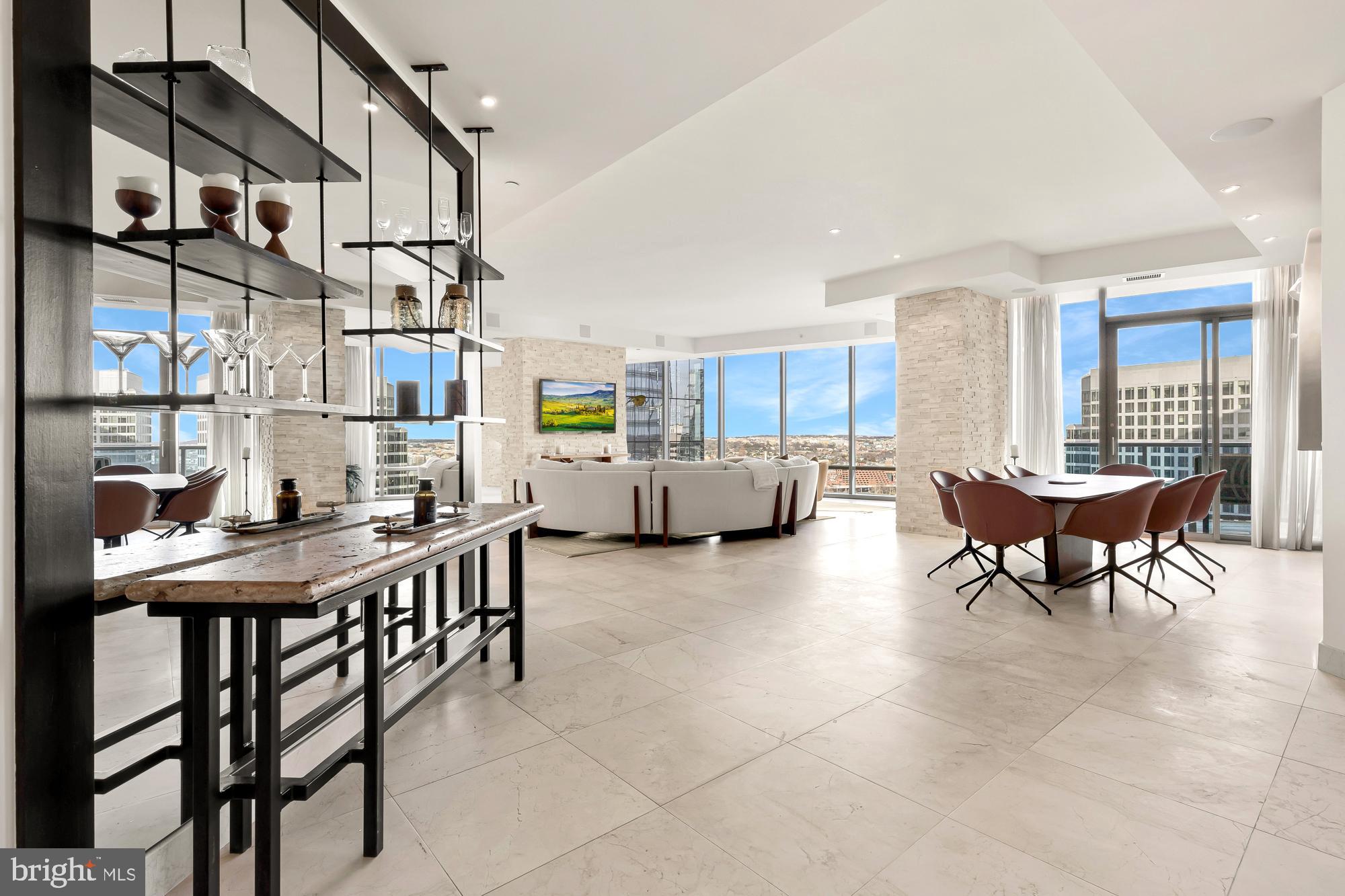 TURNBERRY TOWER - Residential