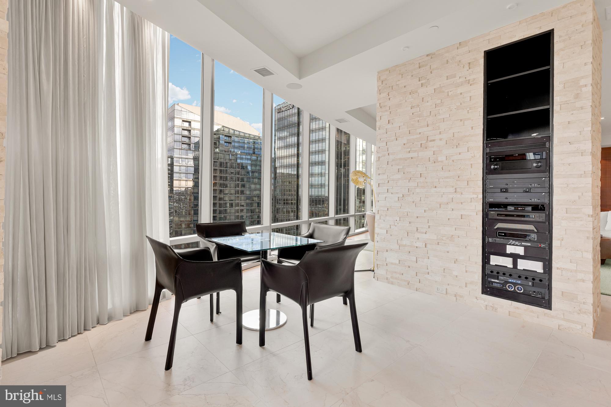 TURNBERRY TOWER - Residential