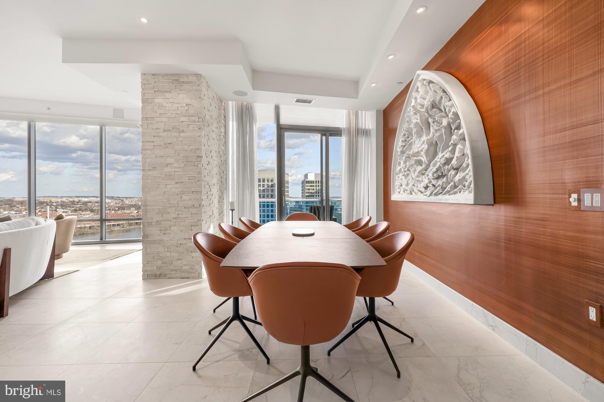 TURNBERRY TOWER - Residential