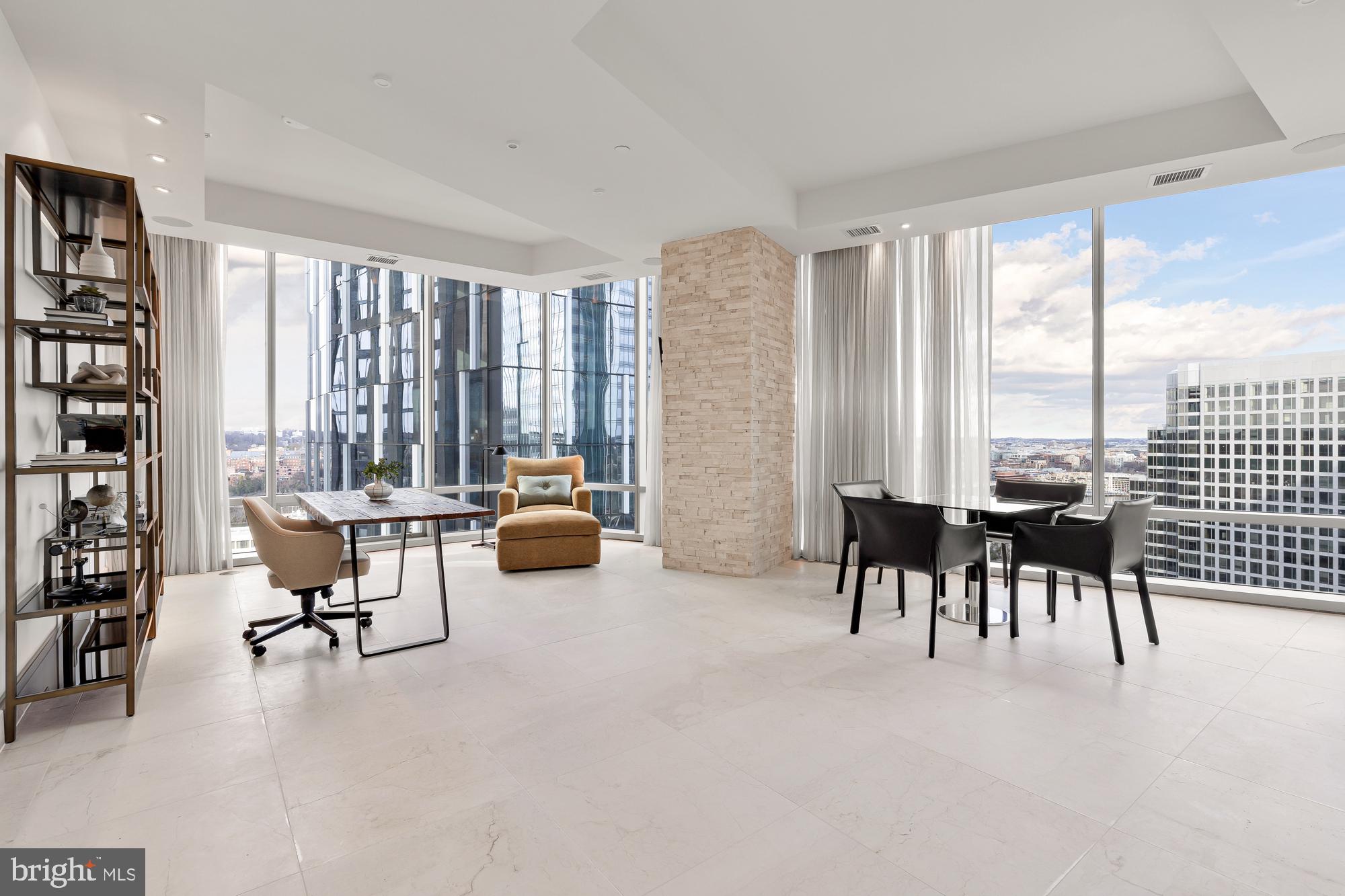 TURNBERRY TOWER - Residential