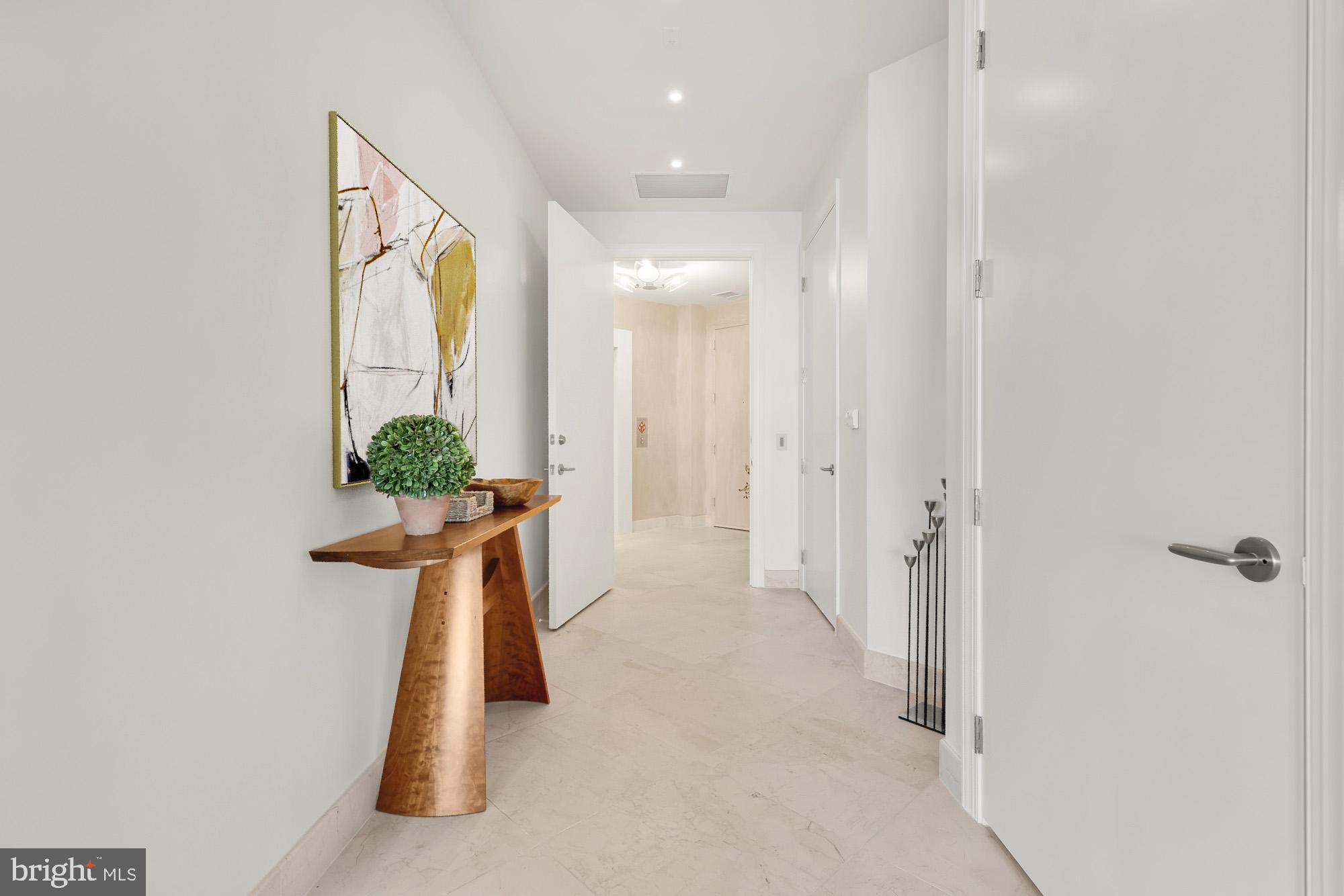 TURNBERRY TOWER - Residential