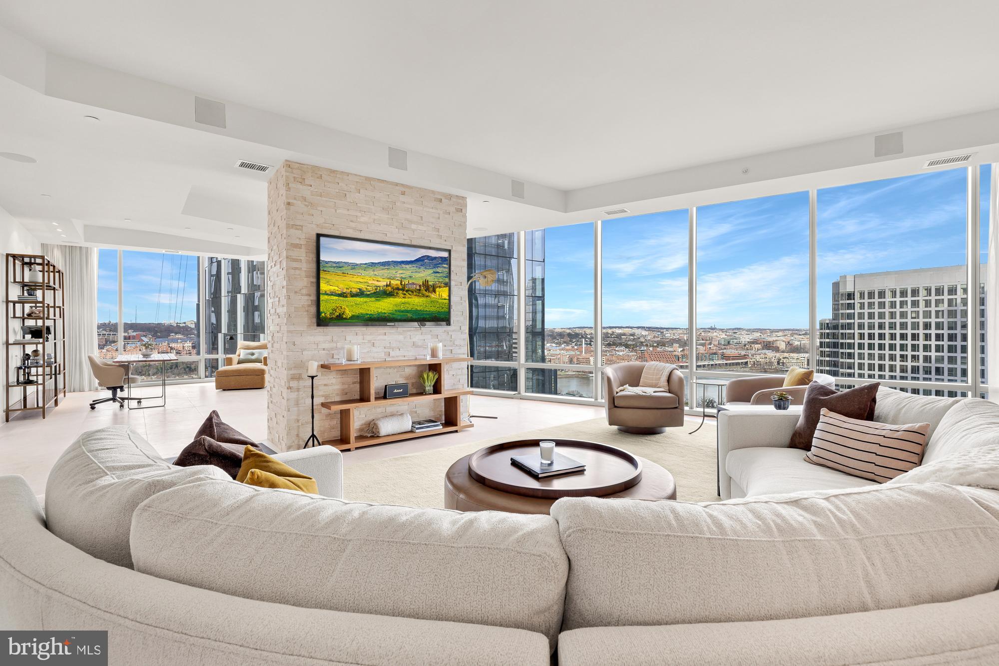 TURNBERRY TOWER - Residential