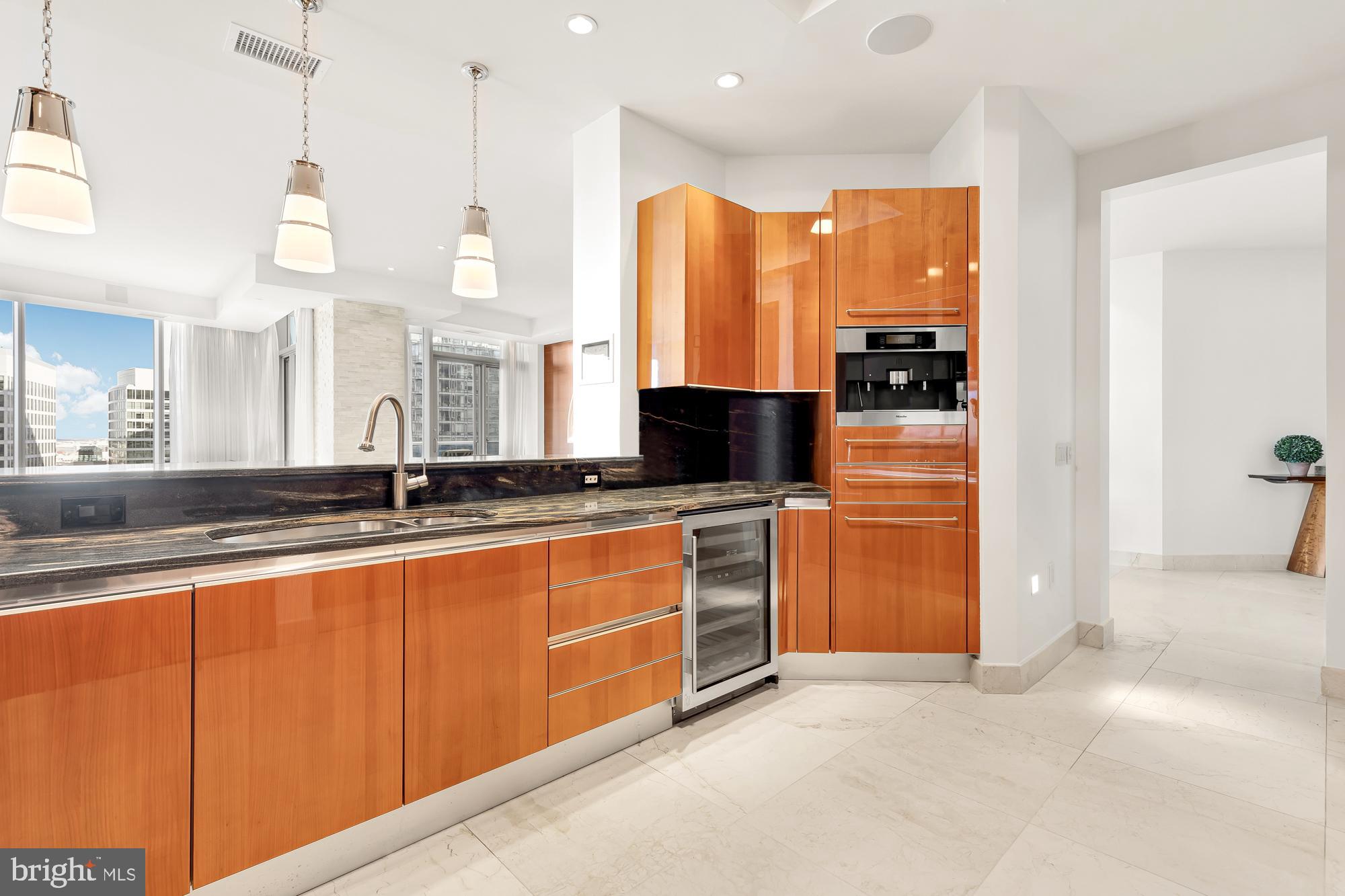 TURNBERRY TOWER - Residential