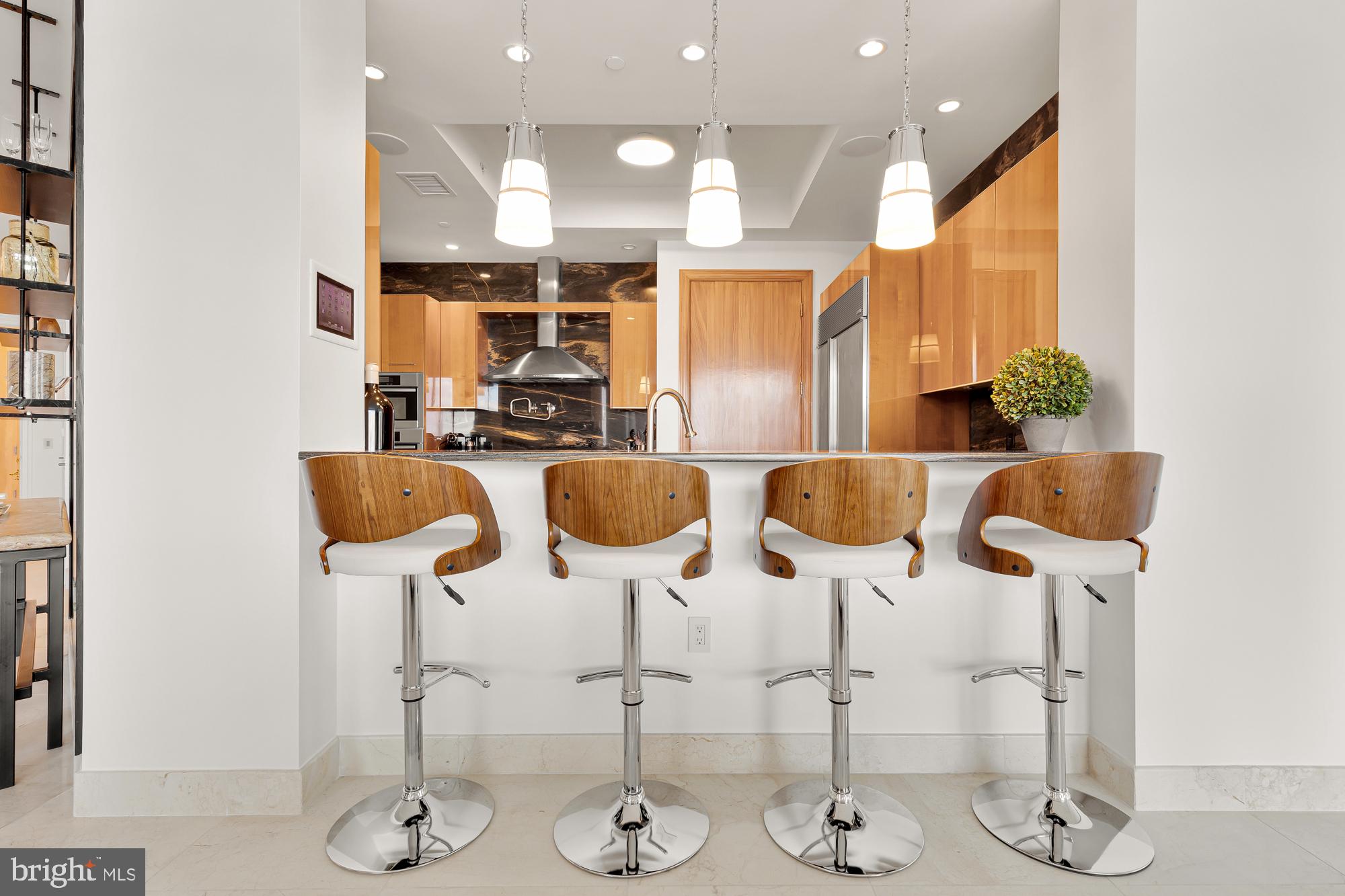 TURNBERRY TOWER - Residential