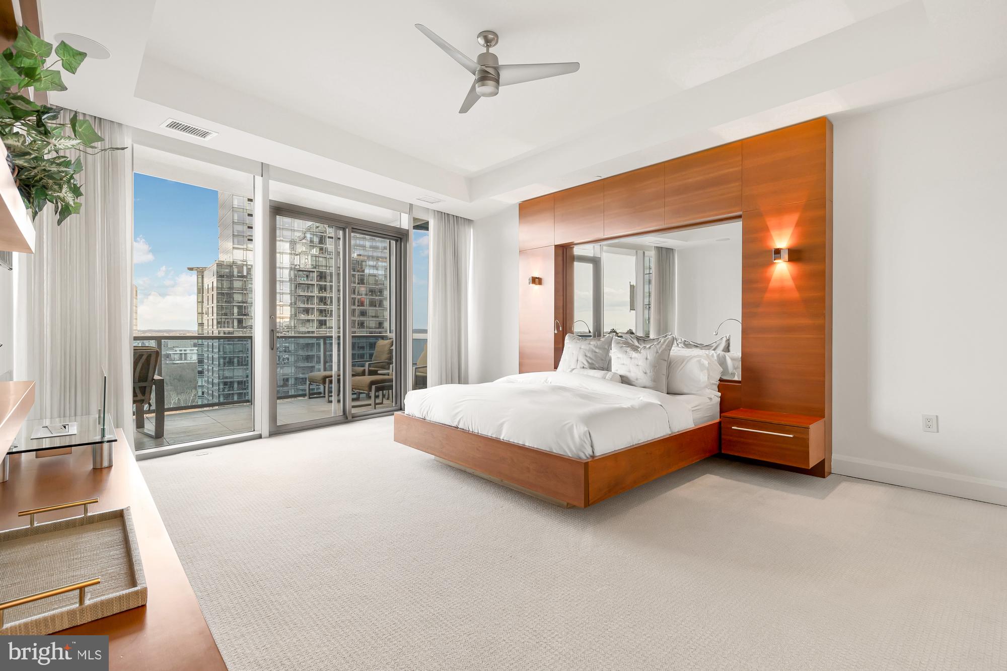 TURNBERRY TOWER - Residential