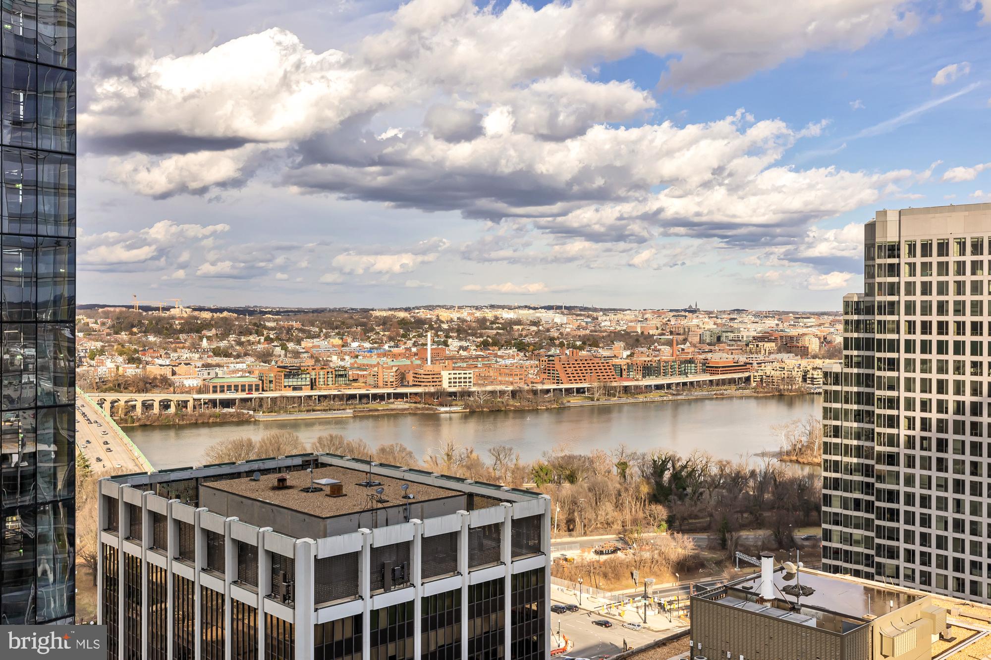TURNBERRY TOWER - Residential