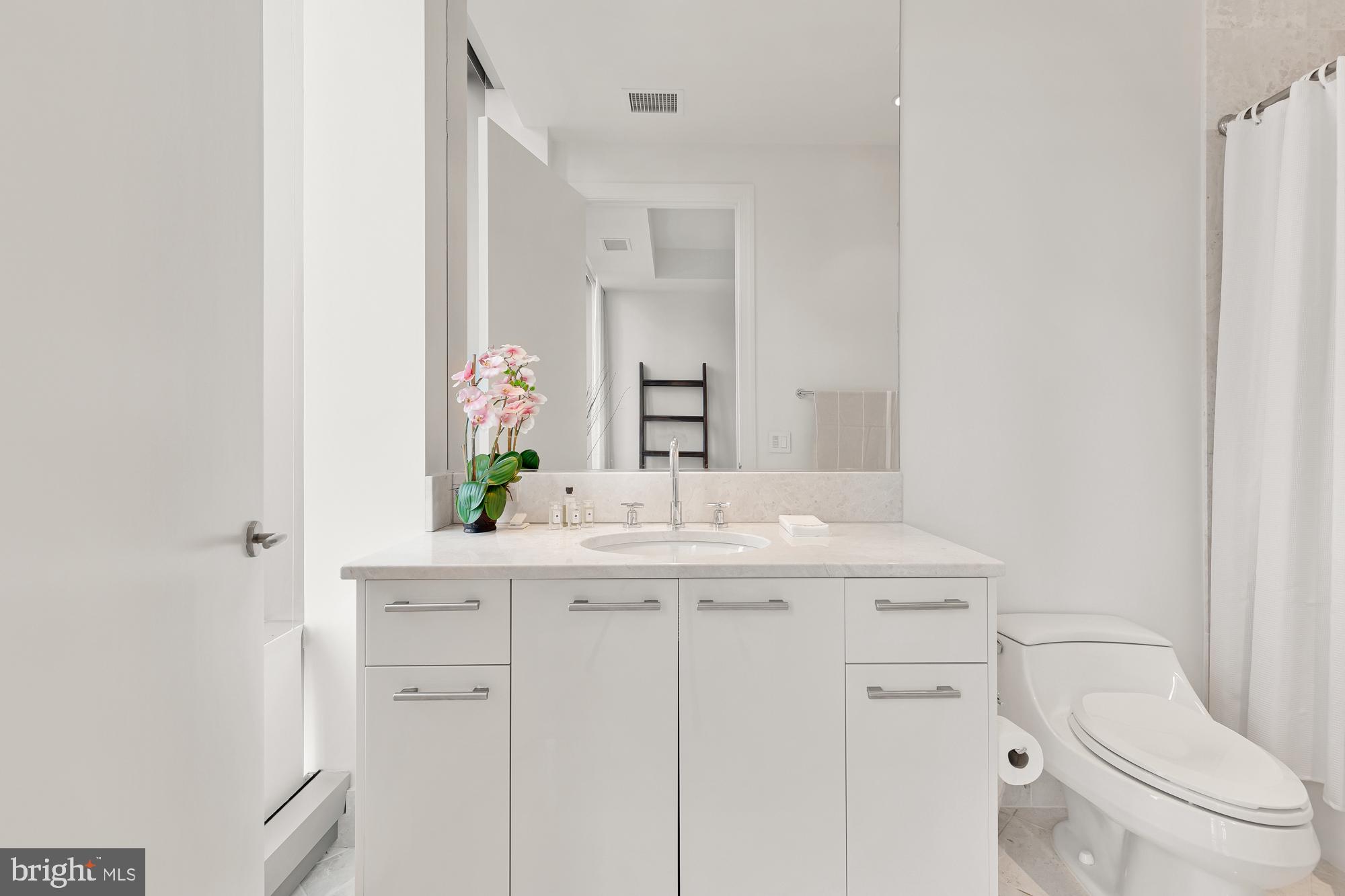 TURNBERRY TOWER - Residential