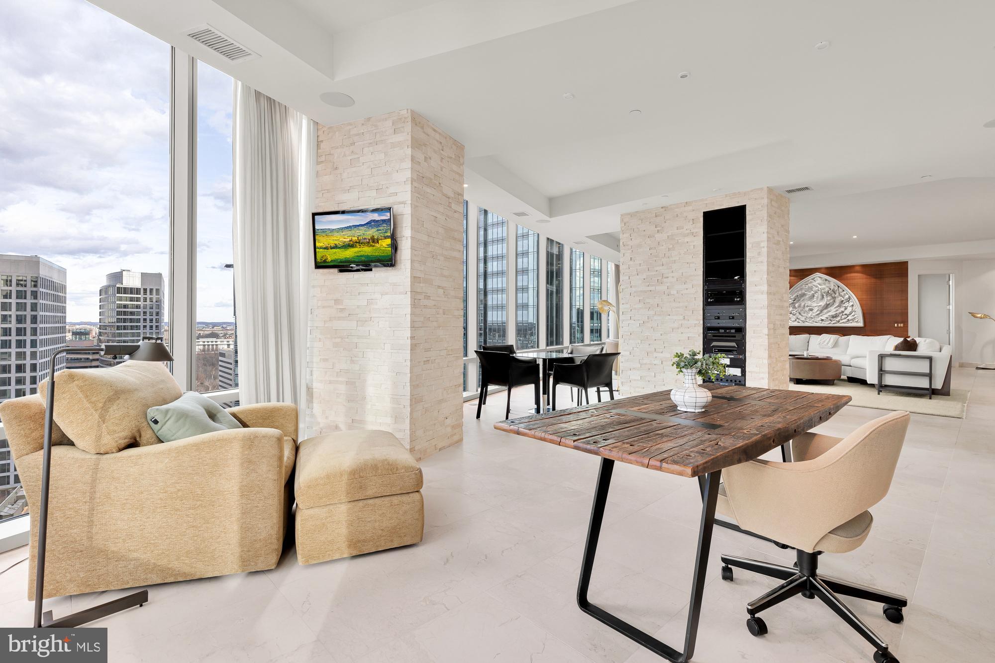 TURNBERRY TOWER - Residential