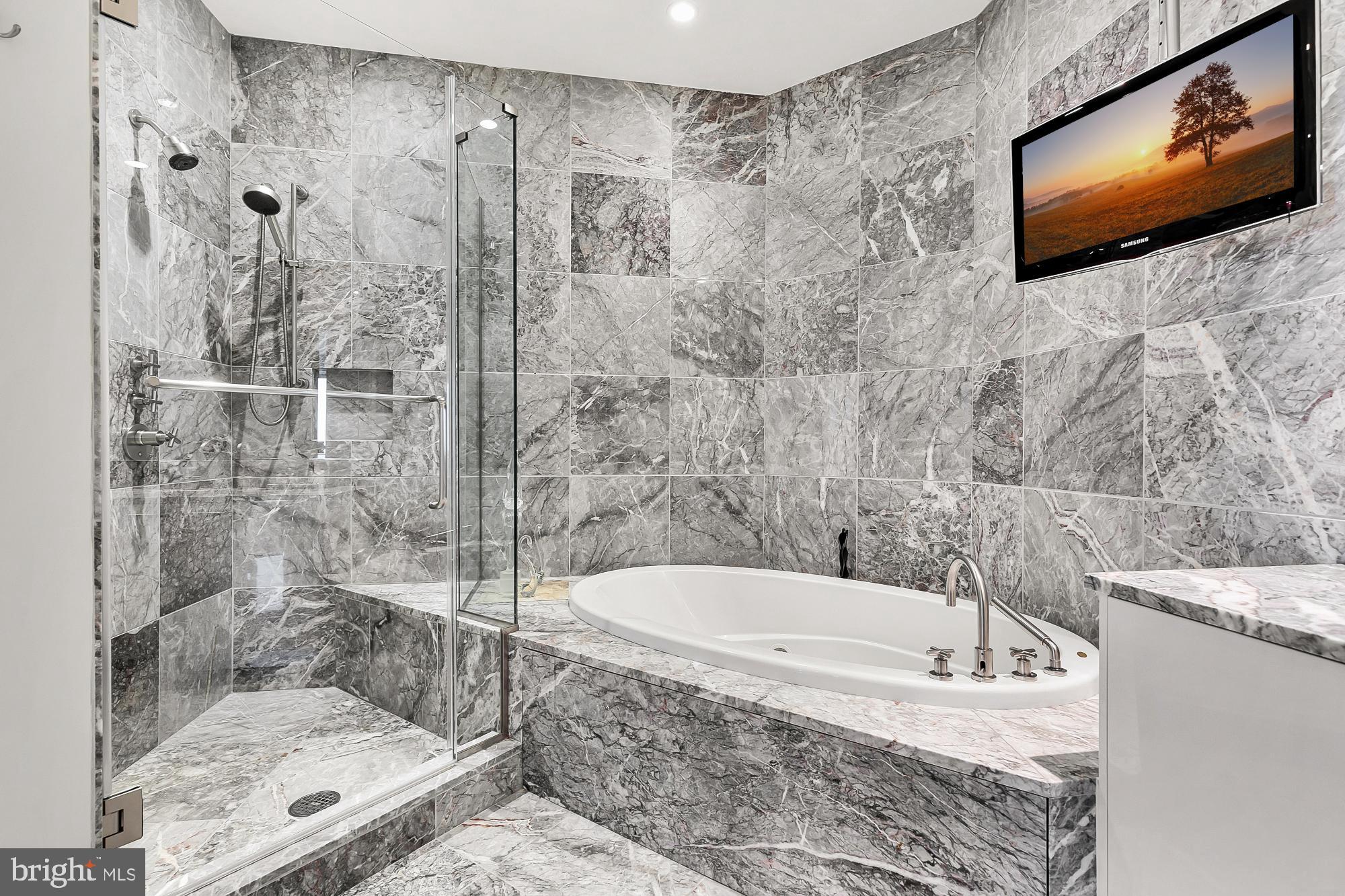 TURNBERRY TOWER - Residential