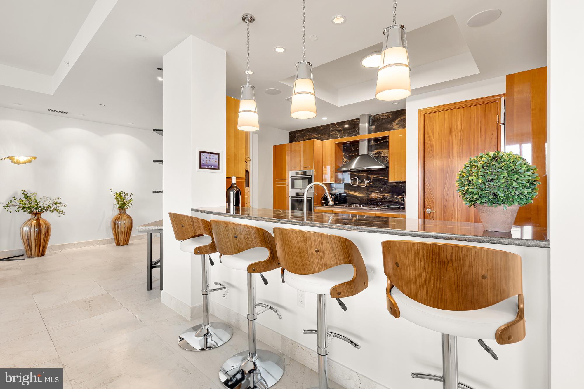 TURNBERRY TOWER - Residential