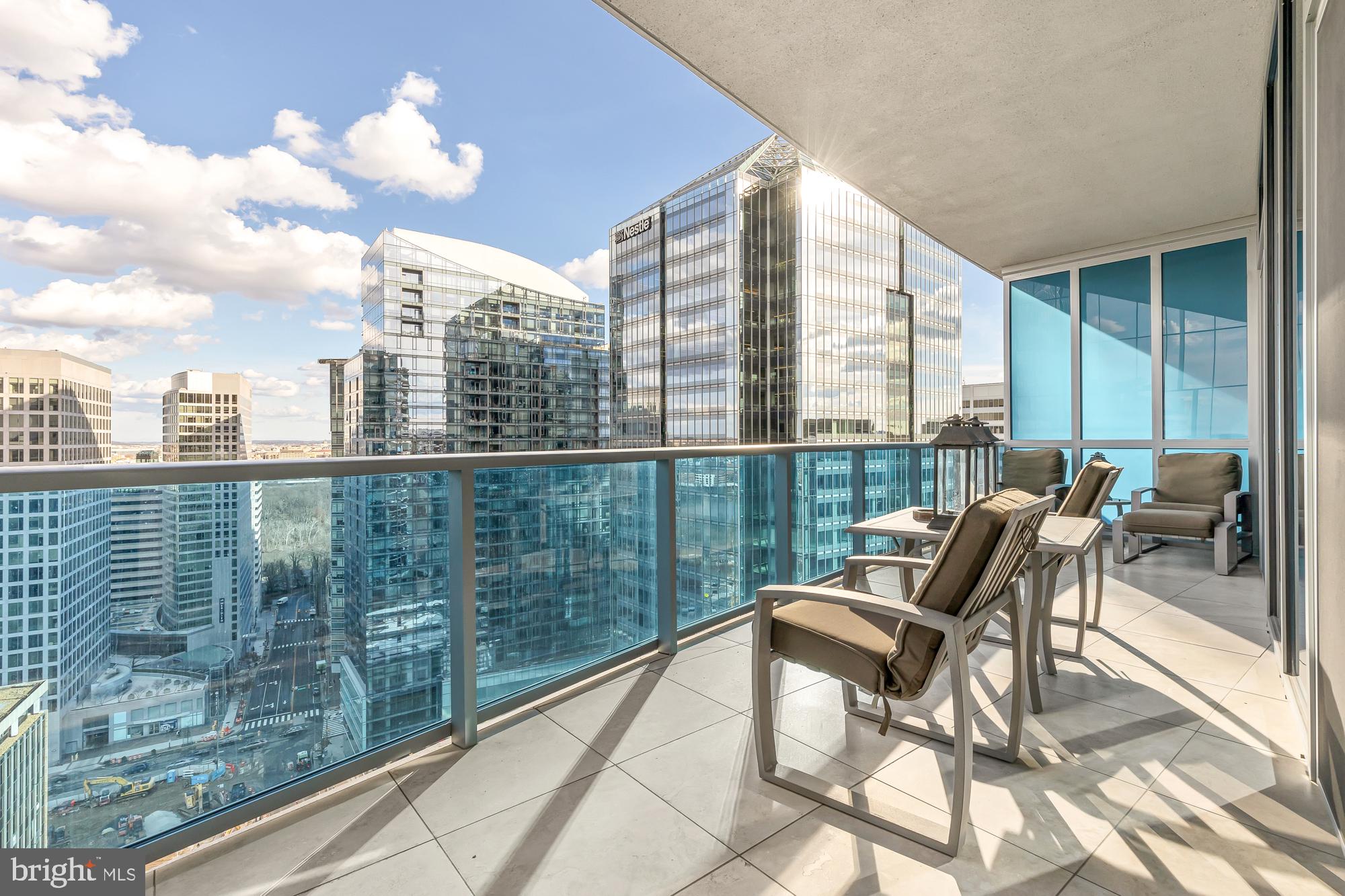 TURNBERRY TOWER - Residential