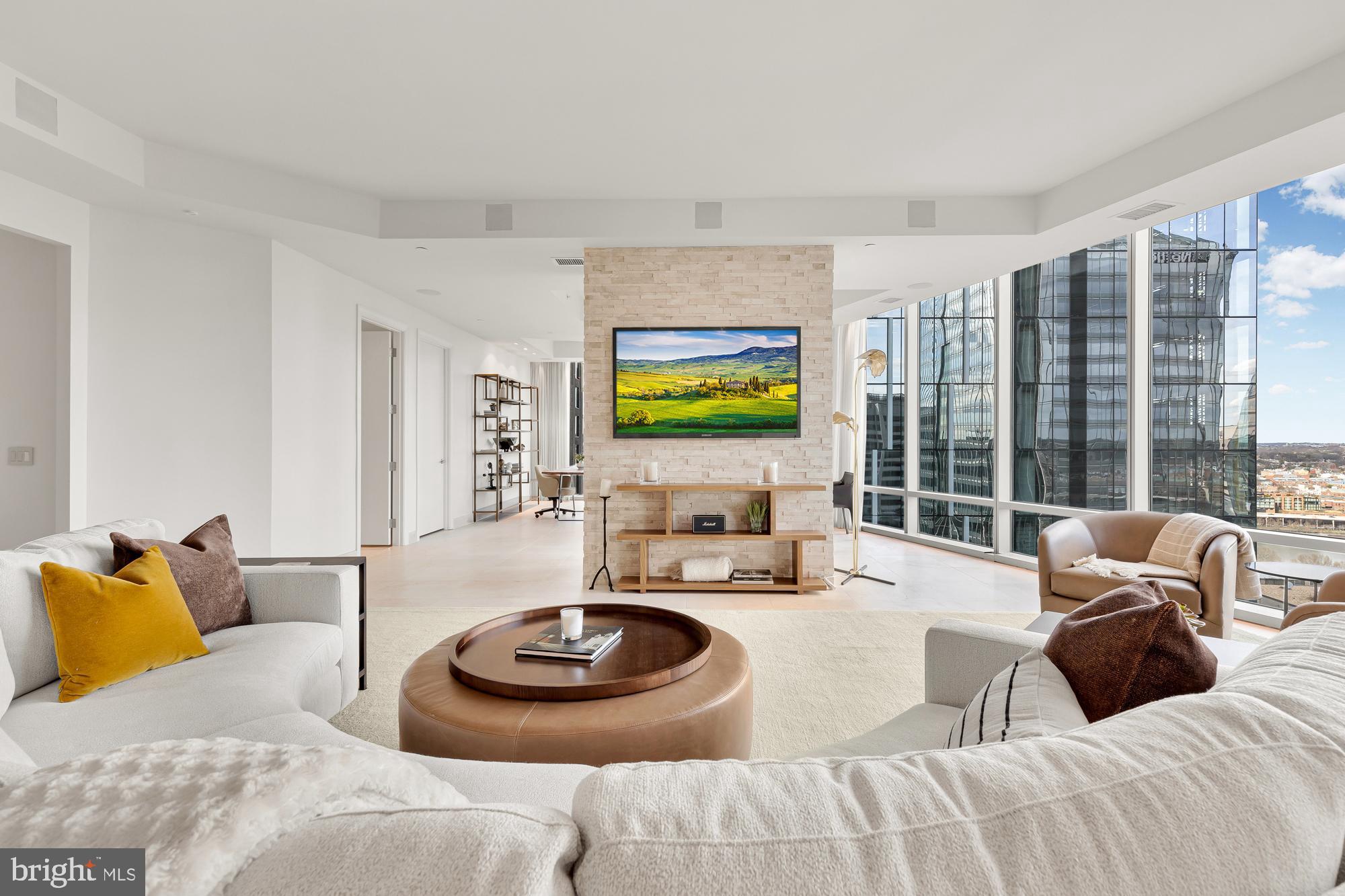 TURNBERRY TOWER - Residential