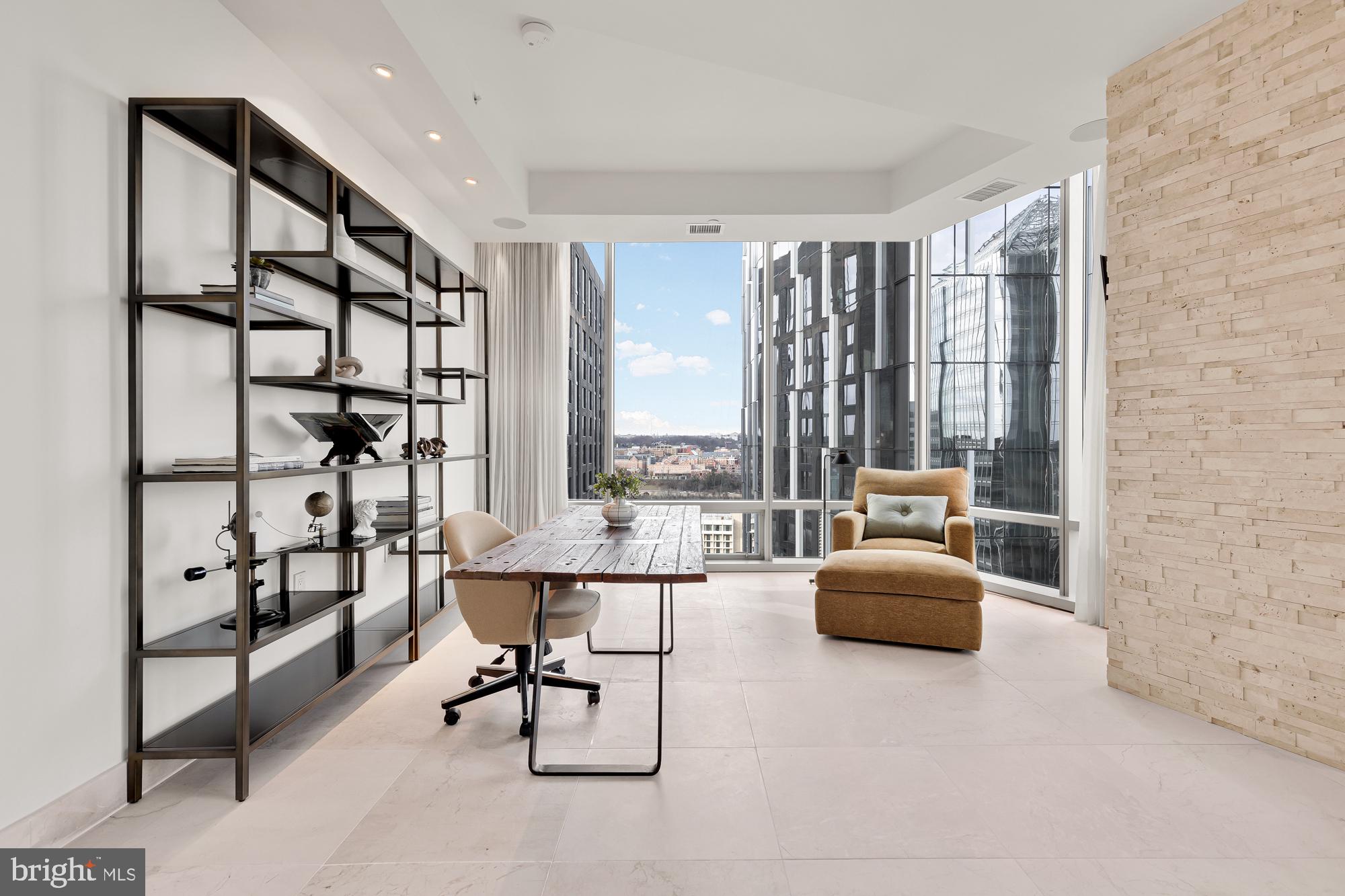 TURNBERRY TOWER - Residential