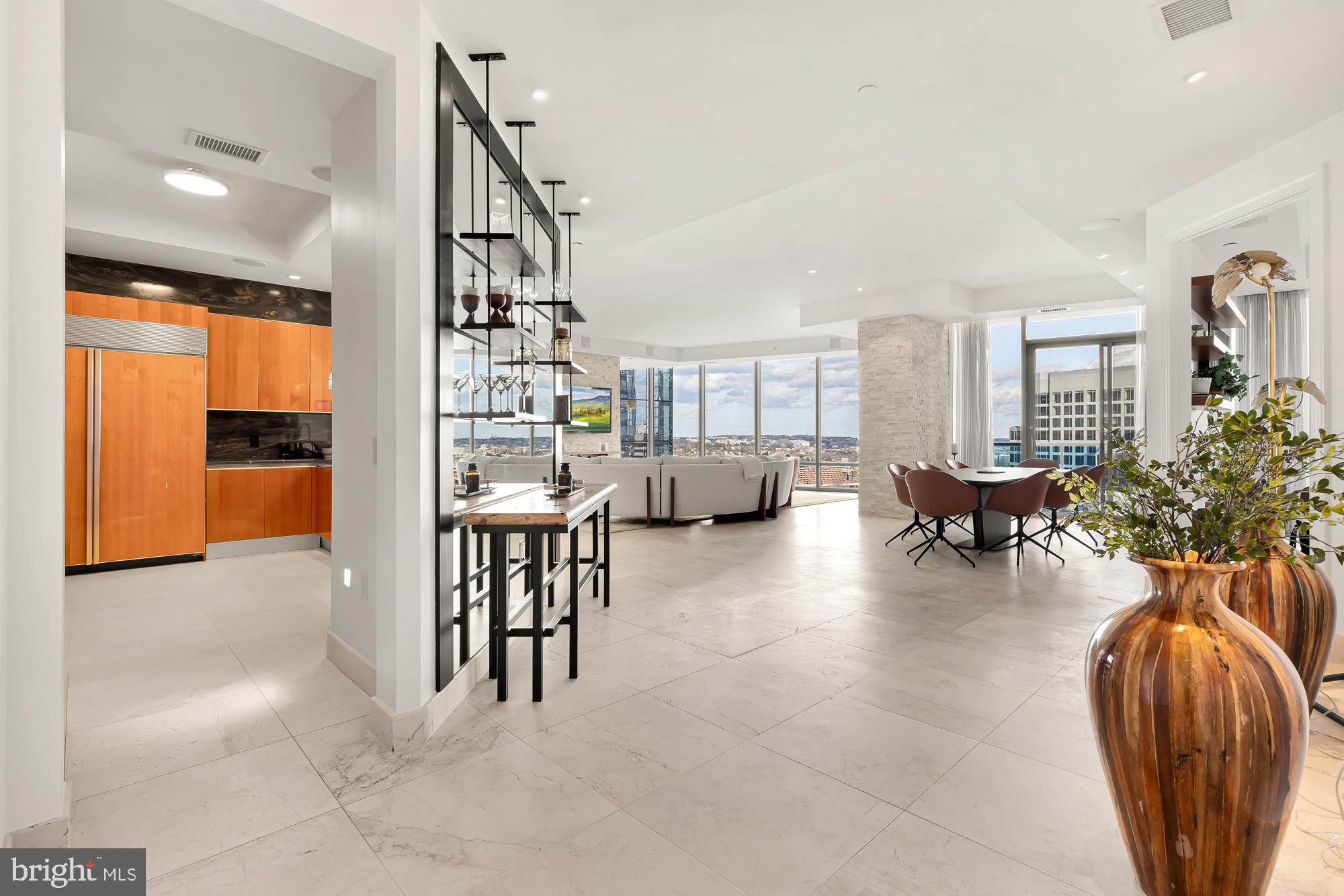 TURNBERRY TOWER - Residential