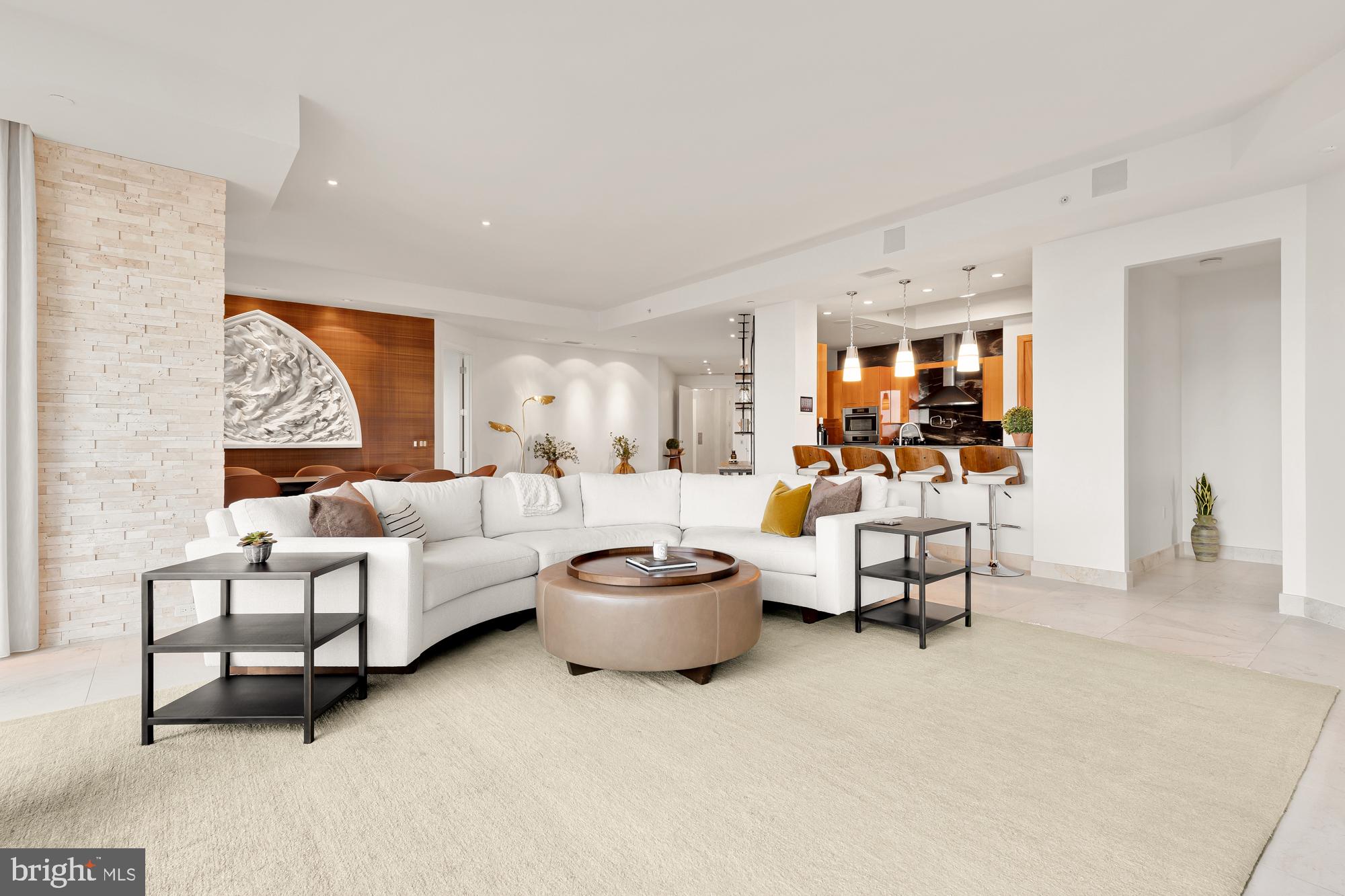 TURNBERRY TOWER - Residential