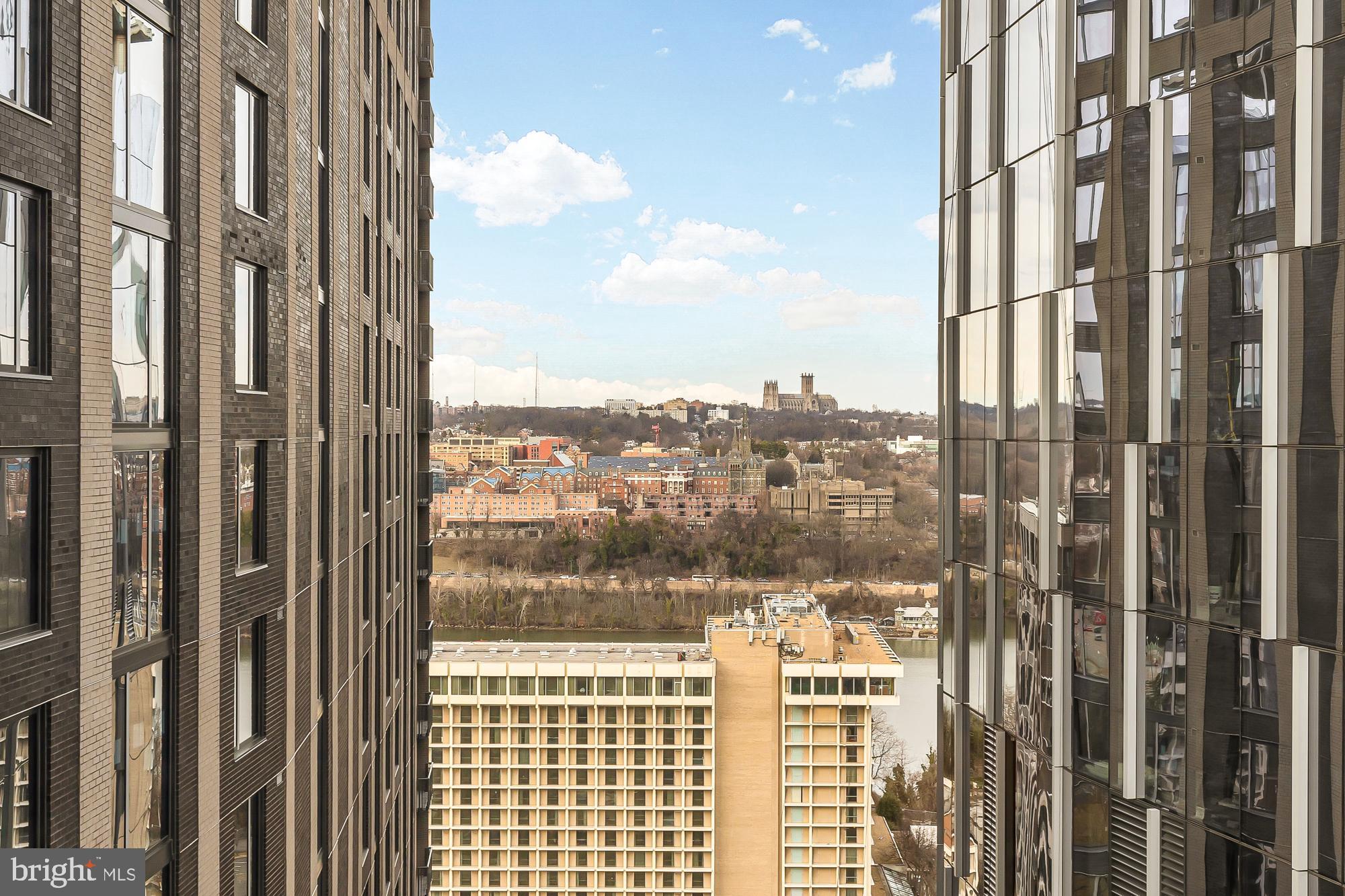 TURNBERRY TOWER - Residential