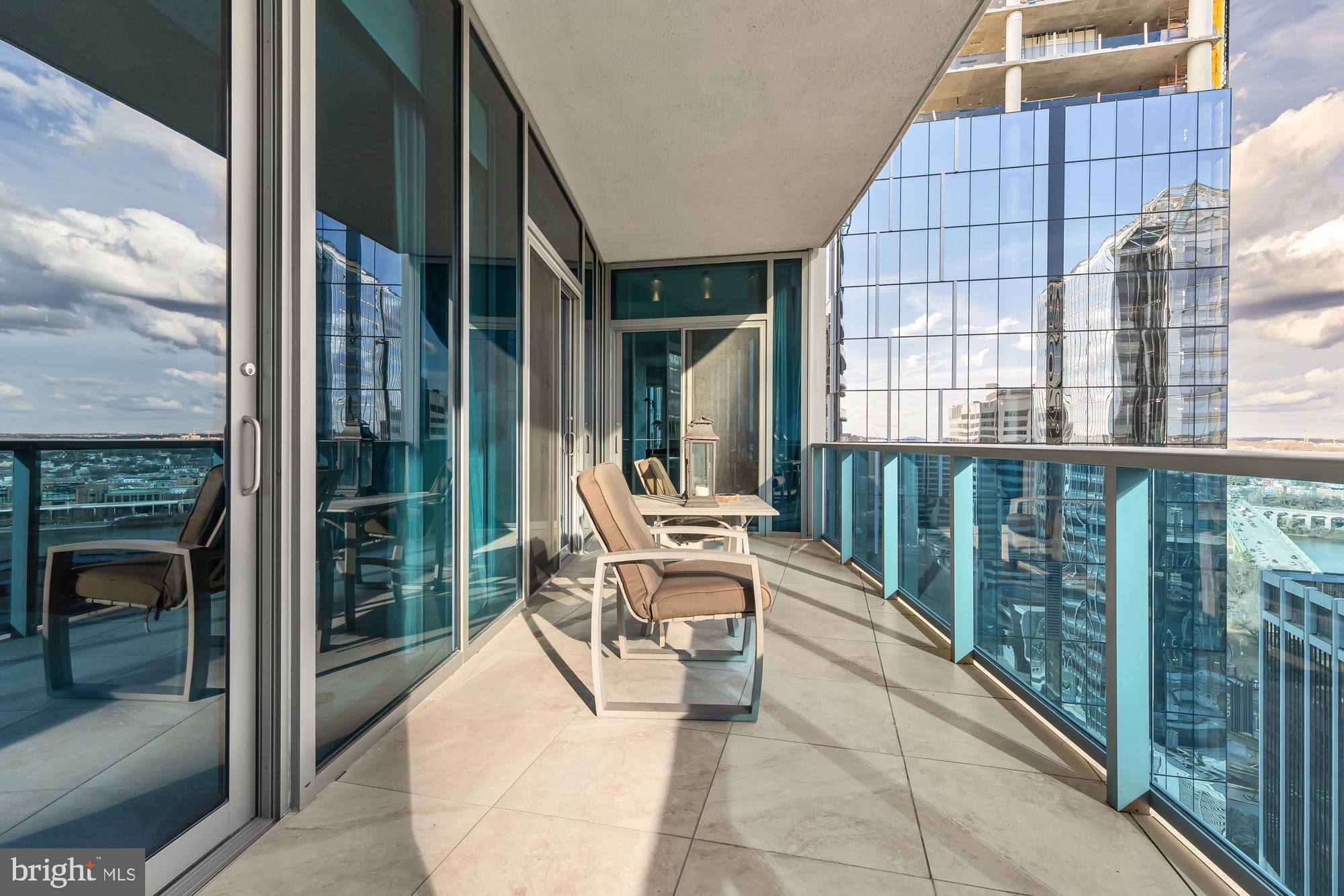 TURNBERRY TOWER - Residential