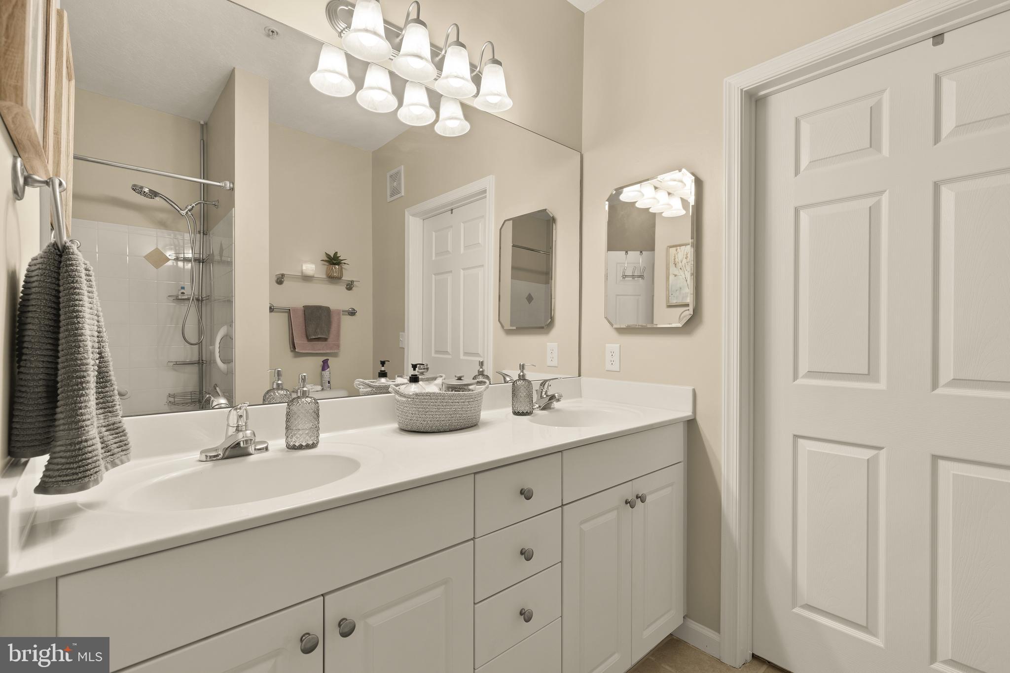 THE COLONNADE AT KENTLANDS - Residential