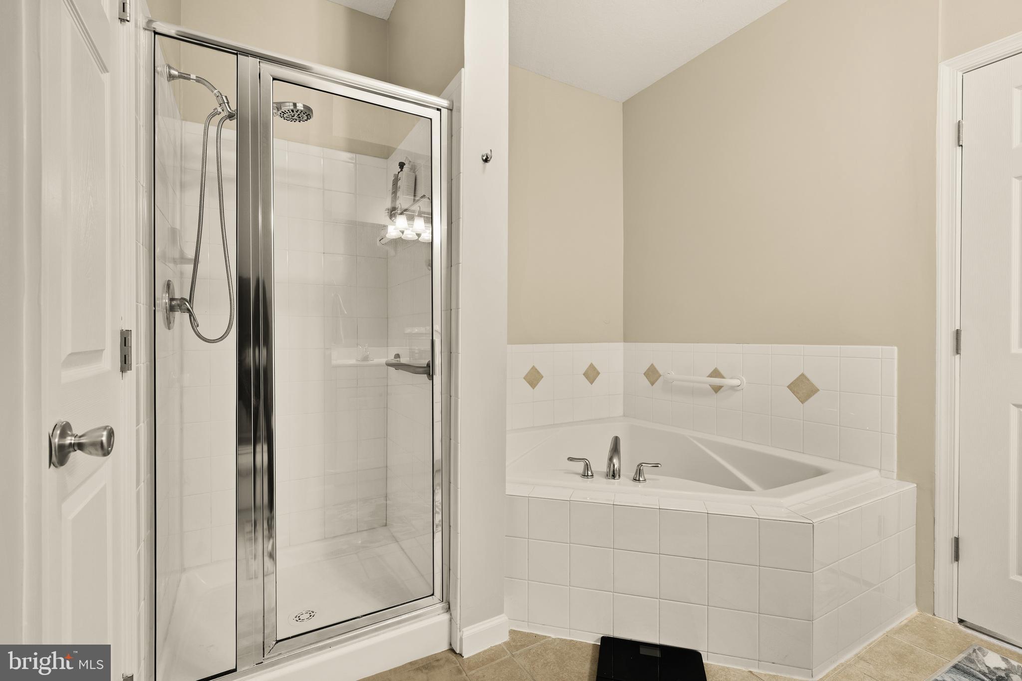 THE COLONNADE AT KENTLANDS - Residential