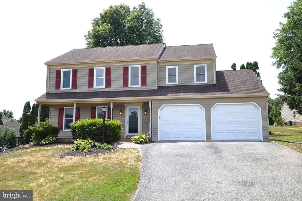 Photo of 1548 Dunmore Drive, Lancaster, PA 17602 (MLS # PALA2053012)
