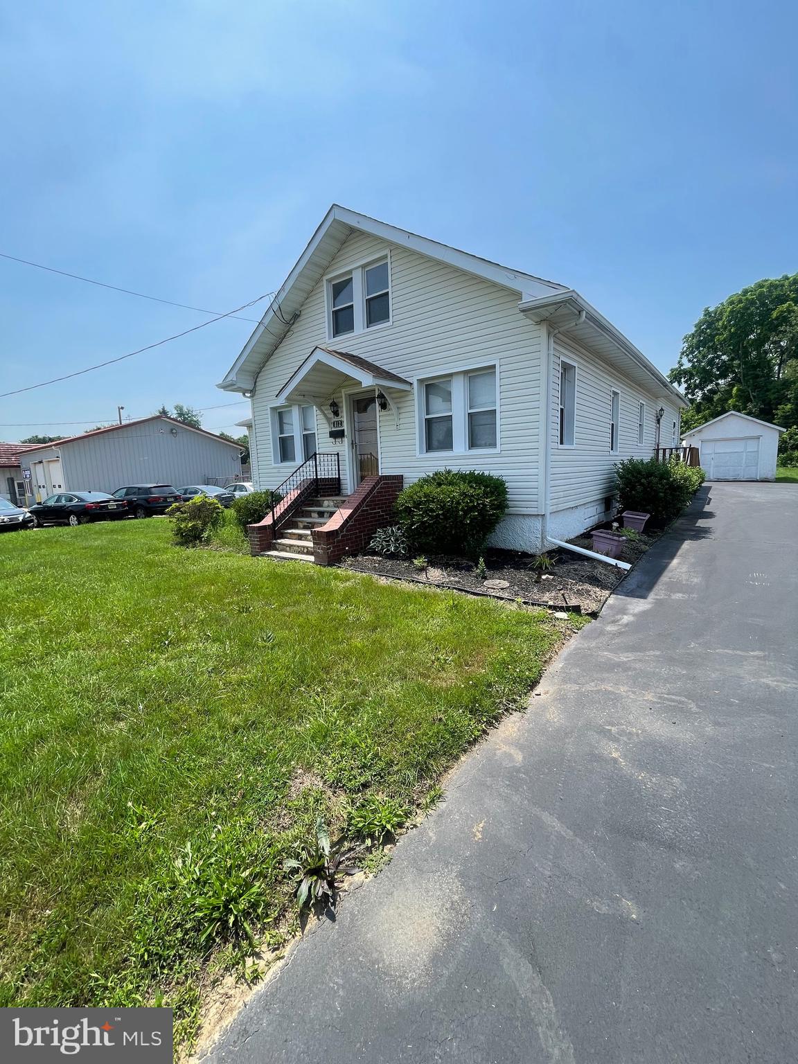 812 S DELSEA DRIVE