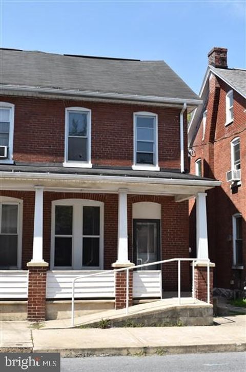 Photo of 132 S POPLAR ST, ELIZABETHTOWN, PA 17022 (MLS # PALA2039552)